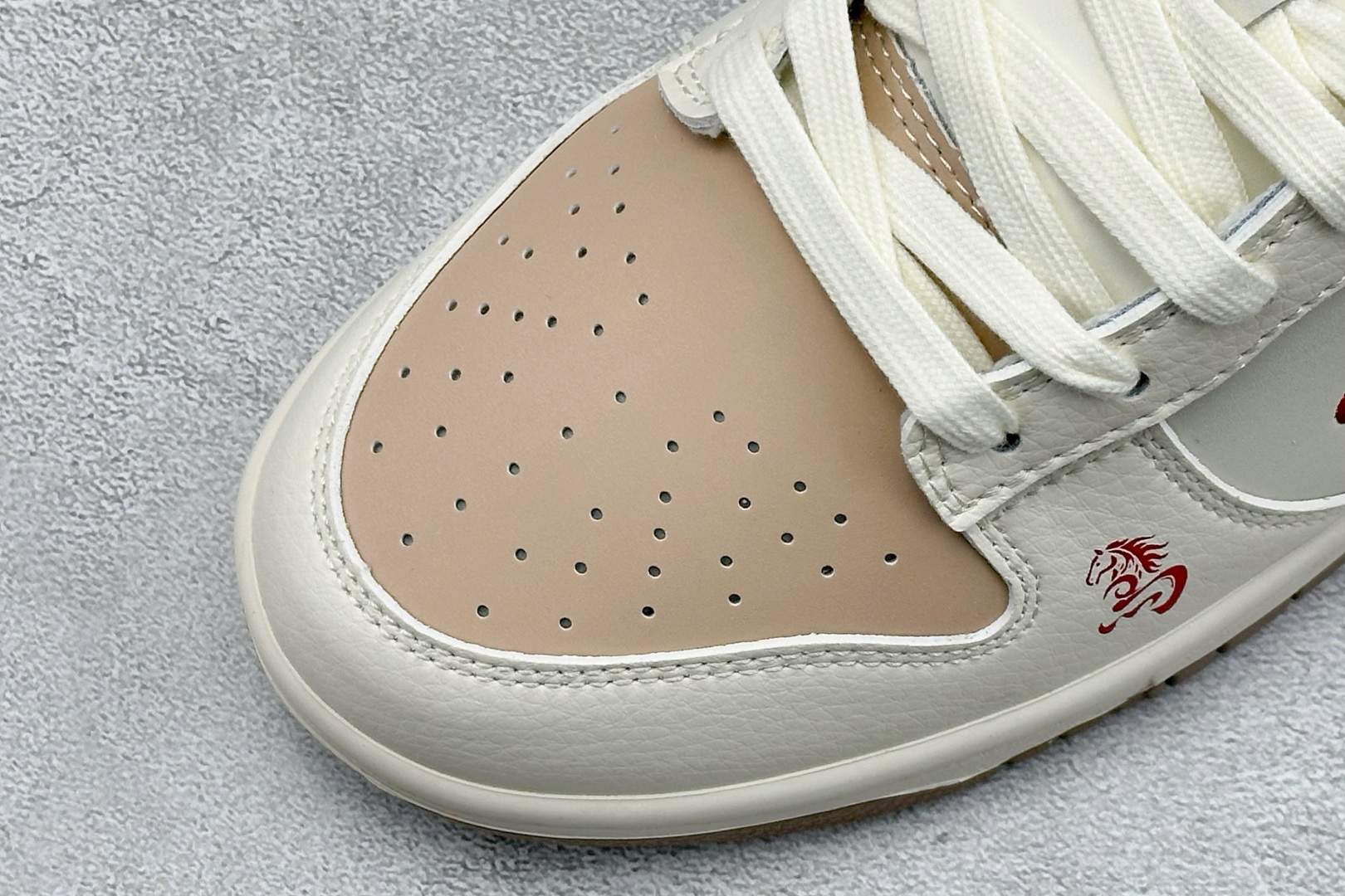 260 Nike SB Dunk Low RETRO 马年限定 高端定制 低帮休闲板鞋 SD6868-136