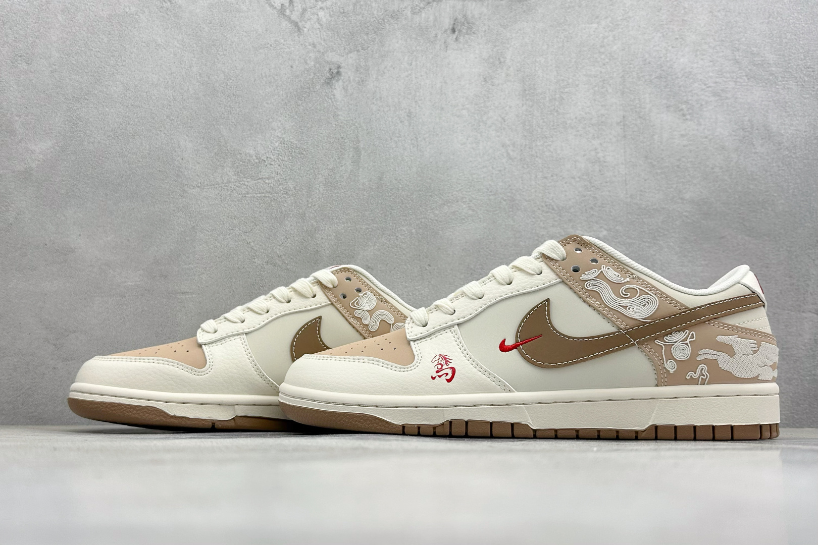 260 Nike SB Dunk Low RETRO 马年限定 高端定制 低帮休闲板鞋 SD6868-136