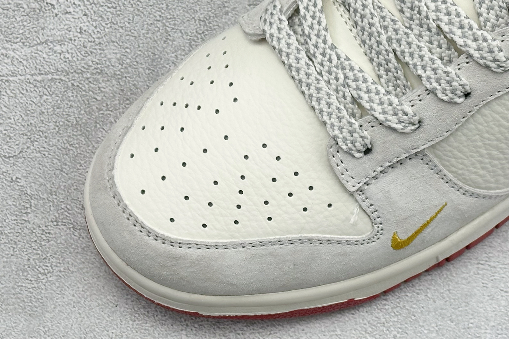 Nike SB Dunk Low RETRO 马年限定 高端定制 低帮休闲板鞋 CS1688-137 Nike SB Dunk Low RETRO 马年限定 高端定制 低帮休闲板鞋 CS1688-137