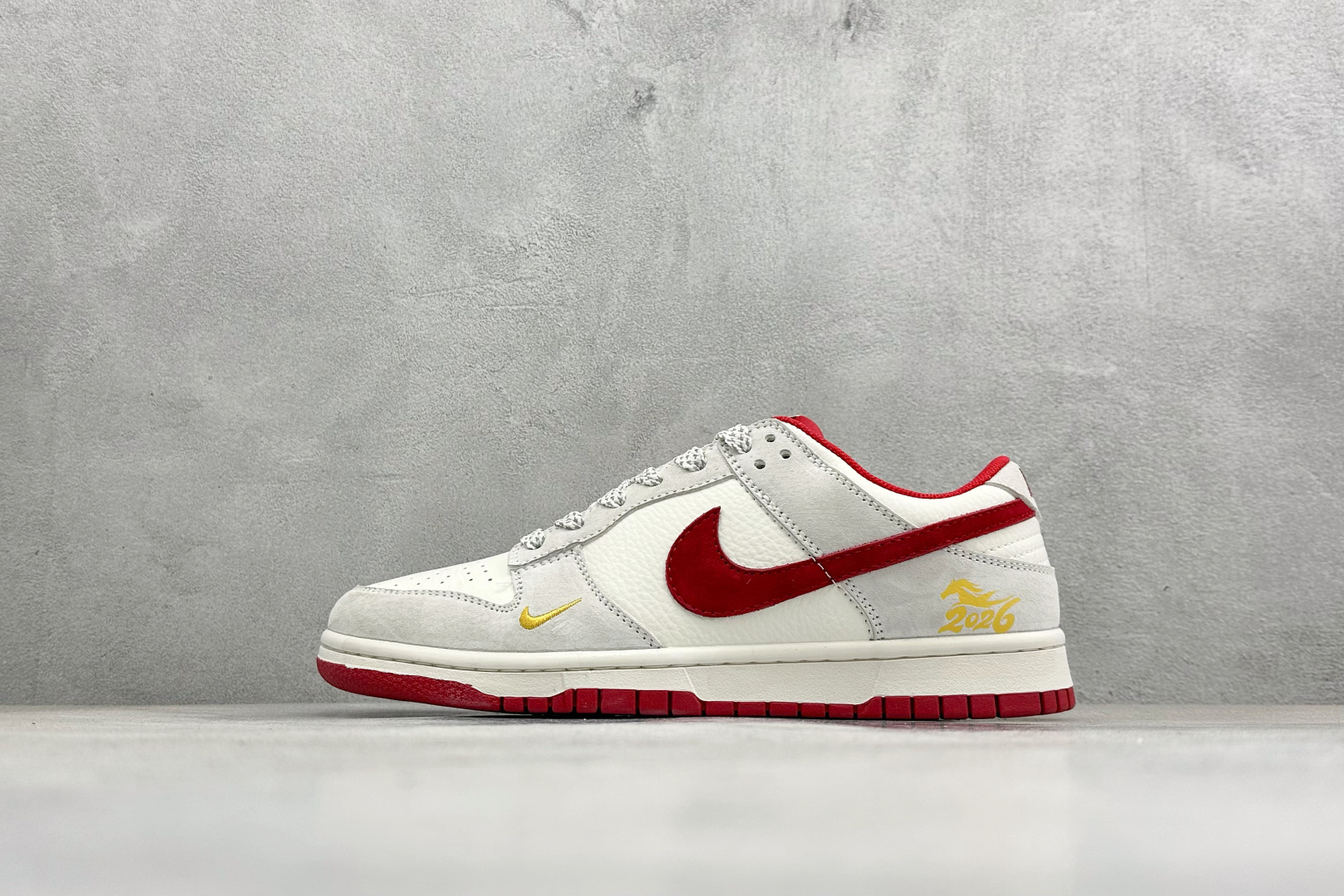 Nike SB Dunk Low RETRO 马年限定 高端定制 低帮休闲板鞋 CS1688-137 Nike SB Dunk Low RETRO 马年限定 高端定制 低帮休闲板鞋 CS1688-137