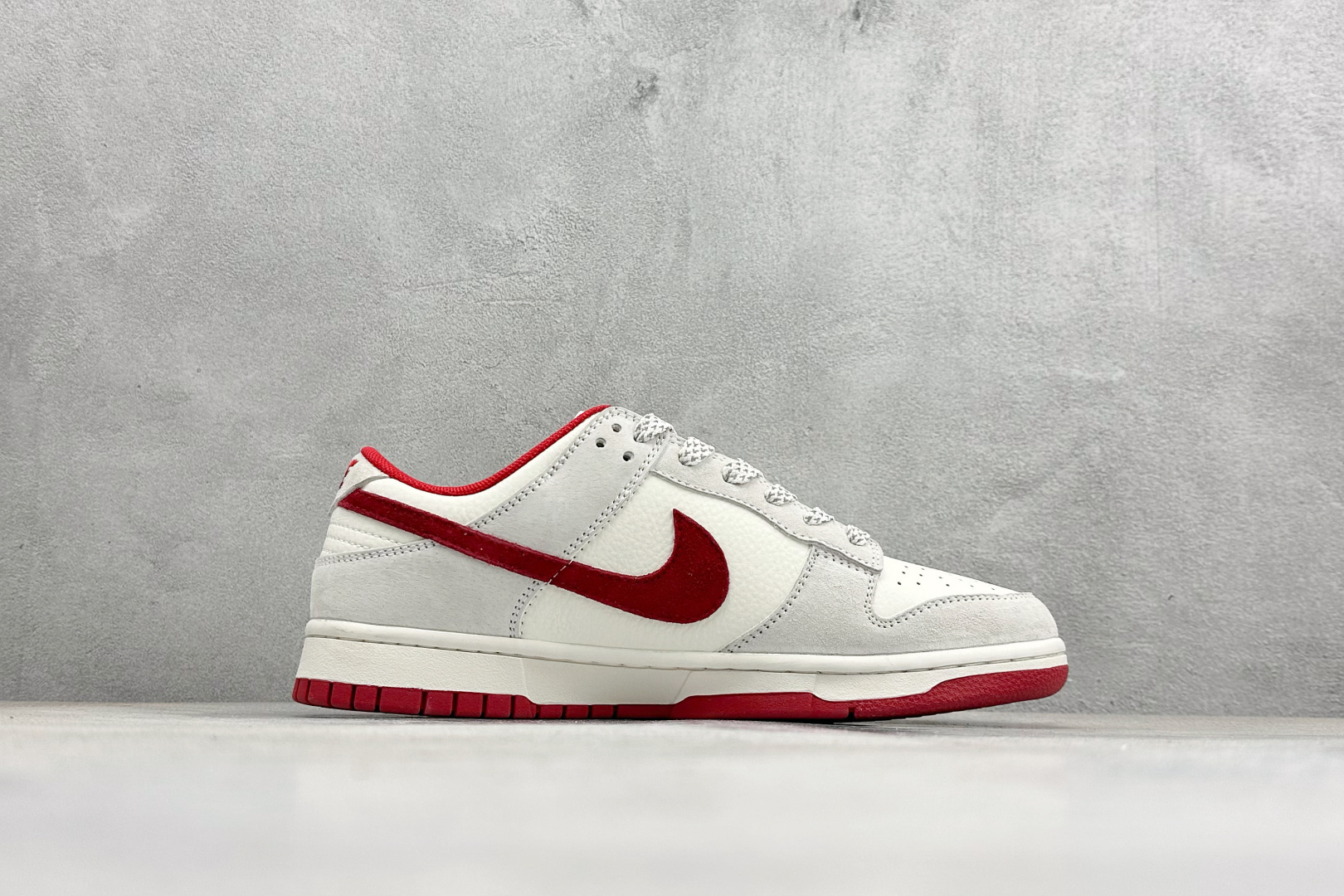 Nike SB Dunk Low RETRO 马年限定 高端定制 低帮休闲板鞋 CS1688-137 Nike SB Dunk Low RETRO 马年限定 高端定制 低帮休闲板鞋 CS1688-137