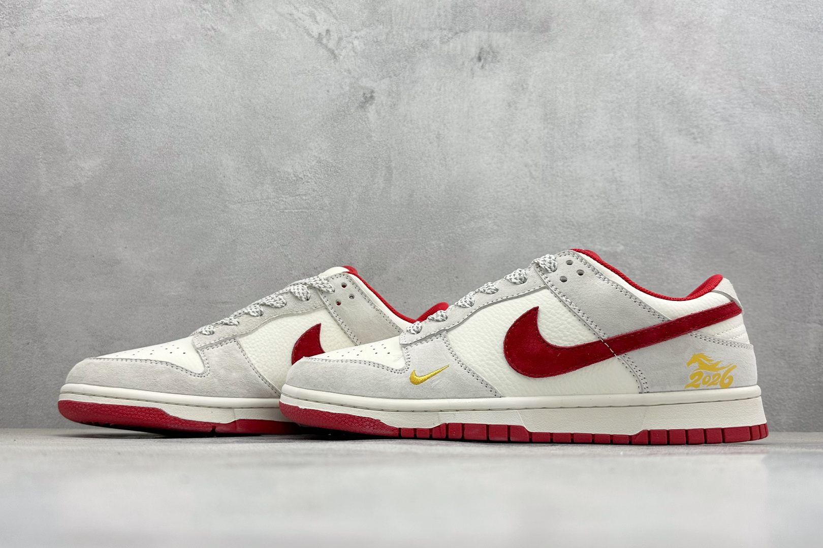 Nike SB Dunk Low RETRO 马年限定 高端定制 低帮休闲板鞋 CS1688-137 Nike SB Dunk Low RETRO 马年限定 高端定制 低帮休闲板鞋 CS1688-137