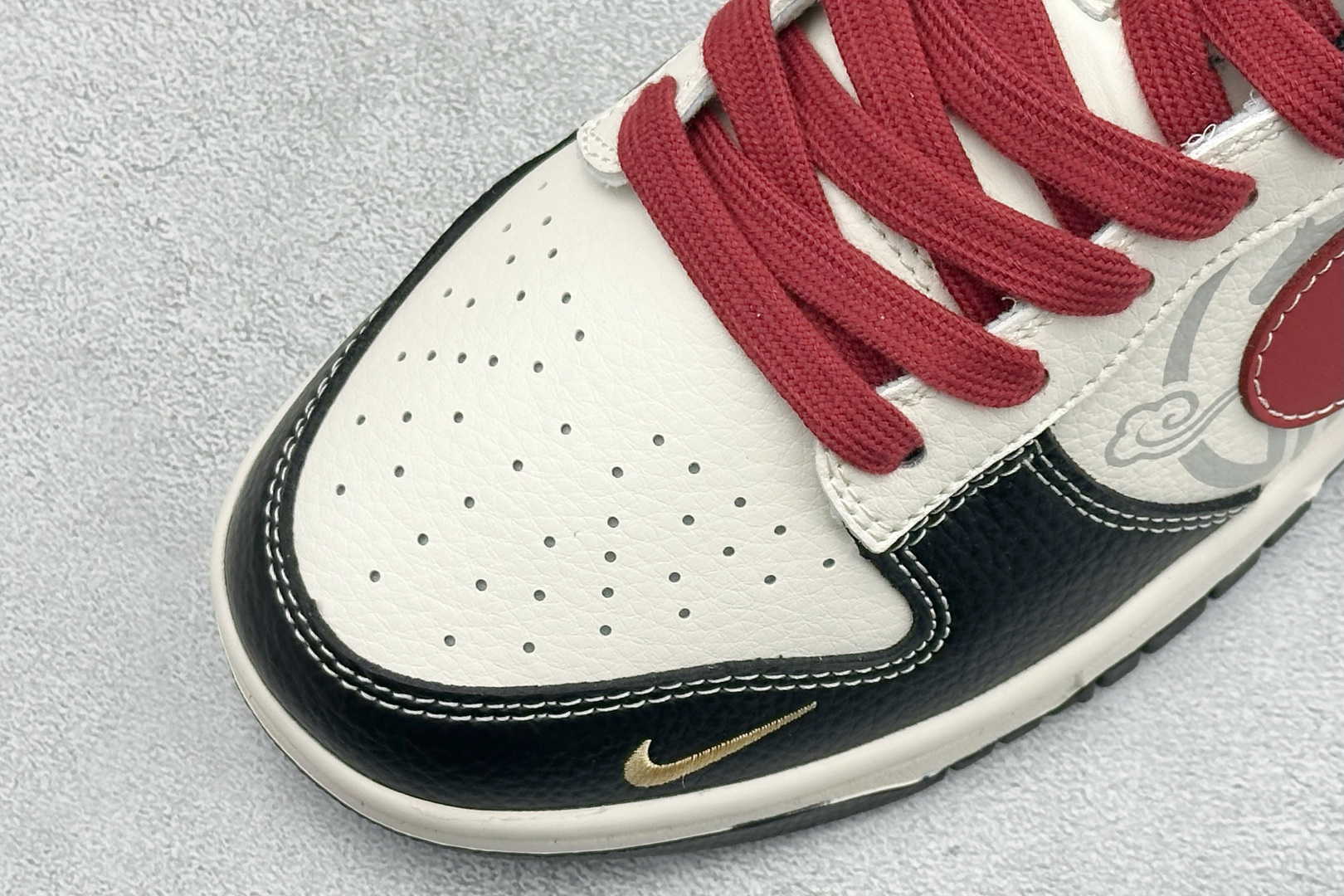 Nike SB Dunk Low“马年联名限定-红祥云纹”经典 Dunk Low HG0026-003-Top High Quatity Cheap Sneakers Fashion Clothing Clothes Bags handbags Shoes of all Brand wholesale With The best Quality And Beautiful Price from China Factory Chinese suppliers wholesaler seller Nike SB Dunk Low“马年联名限定-红祥云纹”经典 Dunk Low HG0026-003