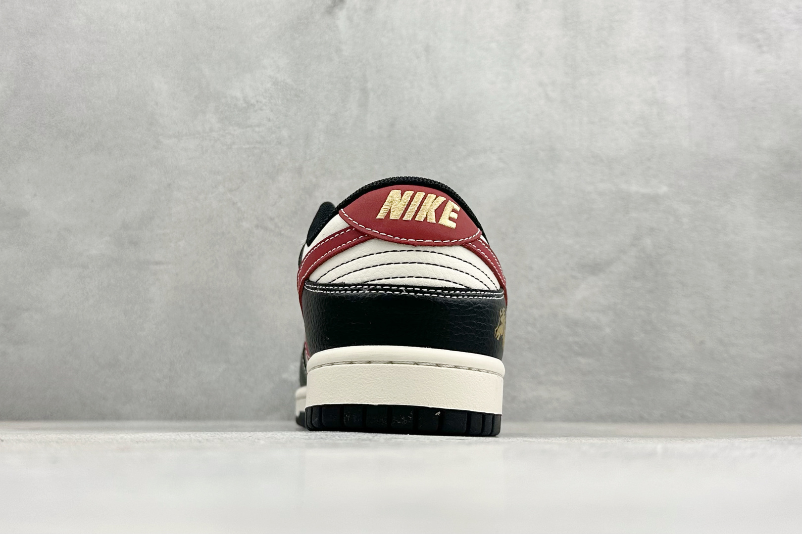 Nike SB Dunk Low“马年联名限定-红祥云纹”经典 Dunk Low HG0026-003-Top High Quatity Cheap Sneakers Fashion Clothing Clothes Bags handbags Shoes of all Brand wholesale With The best Quality And Beautiful Price from China Factory Chinese suppliers wholesaler seller Nike SB Dunk Low“马年联名限定-红祥云纹”经典 Dunk Low HG0026-003