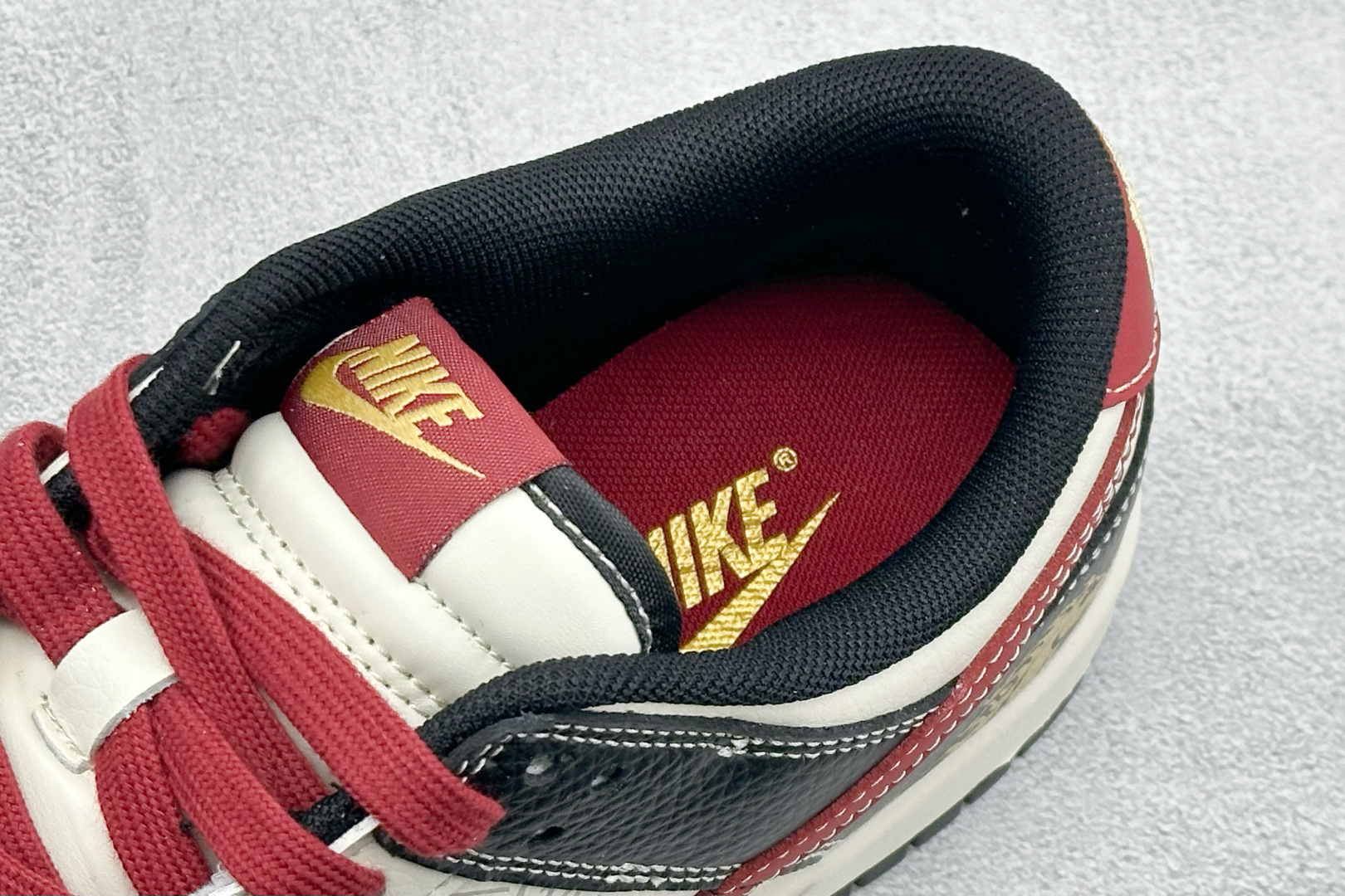 Nike SB Dunk Low“马年联名限定-红祥云纹”经典 Dunk Low HG0026-003-Top High Quatity Cheap Sneakers Fashion Clothing Clothes Bags handbags Shoes of all Brand wholesale With The best Quality And Beautiful Price from China Factory Chinese suppliers wholesaler seller Nike SB Dunk Low“马年联名限定-红祥云纹”经典 Dunk Low HG0026-003