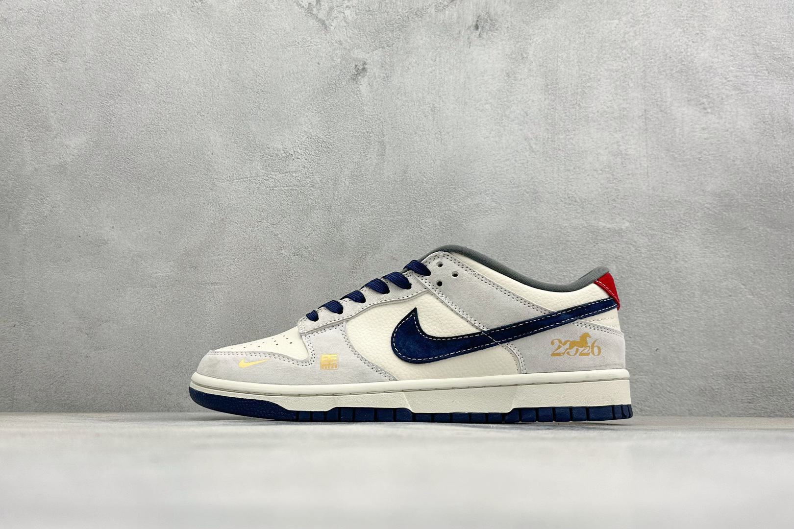Nike SB Dunk Low RETRO 马年限定 高端定制 低帮休闲板鞋 MN1688-112 Nike SB Dunk Low RETRO 马年限定 高端定制 低帮休闲板鞋 MN1688-112