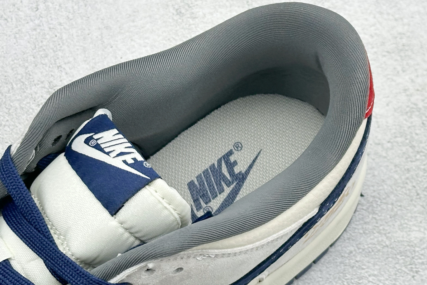 Nike SB Dunk Low RETRO 马年限定 高端定制 低帮休闲板鞋 MN1688-112 Nike SB Dunk Low RETRO 马年限定 高端定制 低帮休闲板鞋 MN1688-112