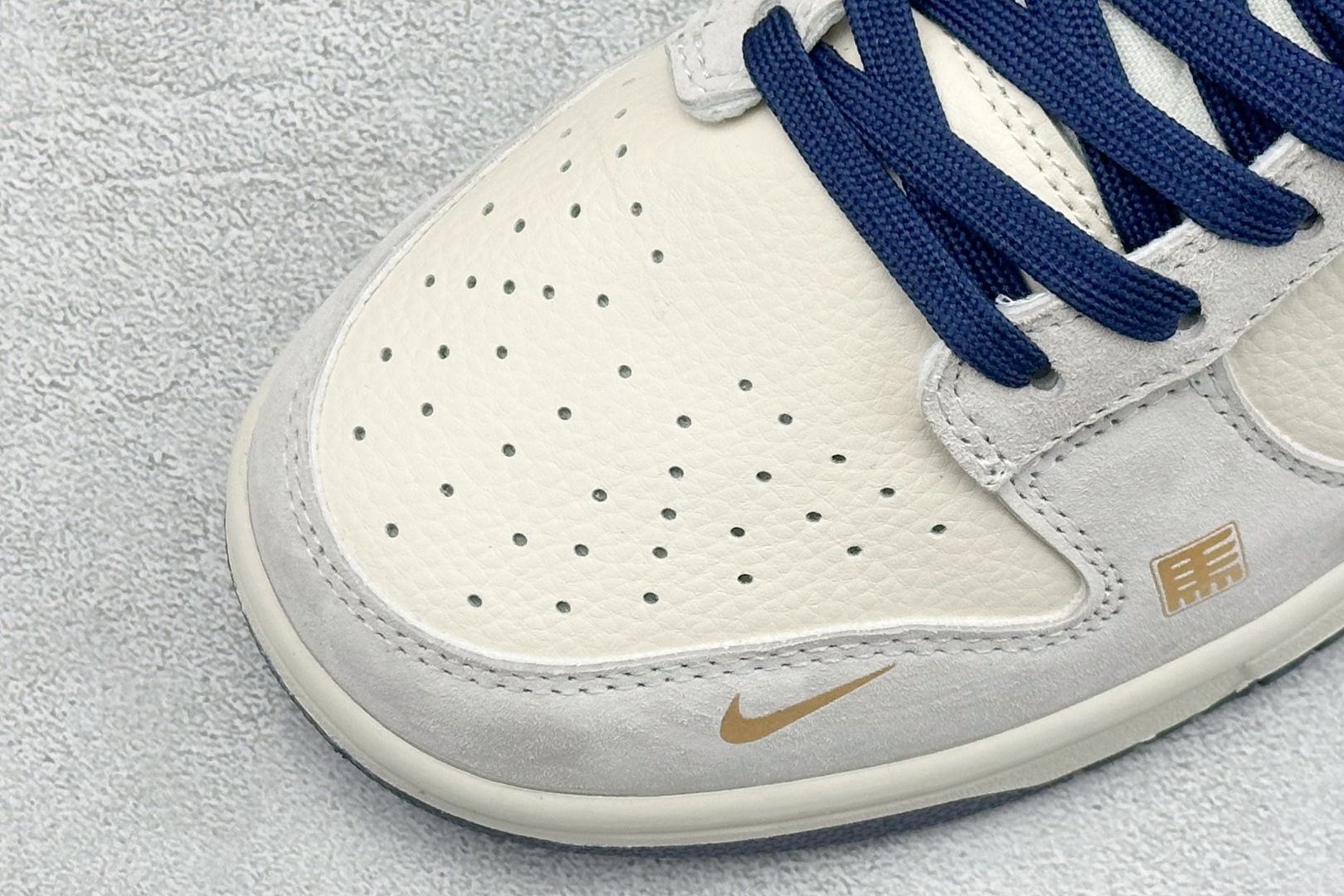 Nike SB Dunk Low RETRO 马年限定 高端定制 低帮休闲板鞋 MN1688-112 Nike SB Dunk Low RETRO 马年限定 高端定制 低帮休闲板鞋 MN1688-112