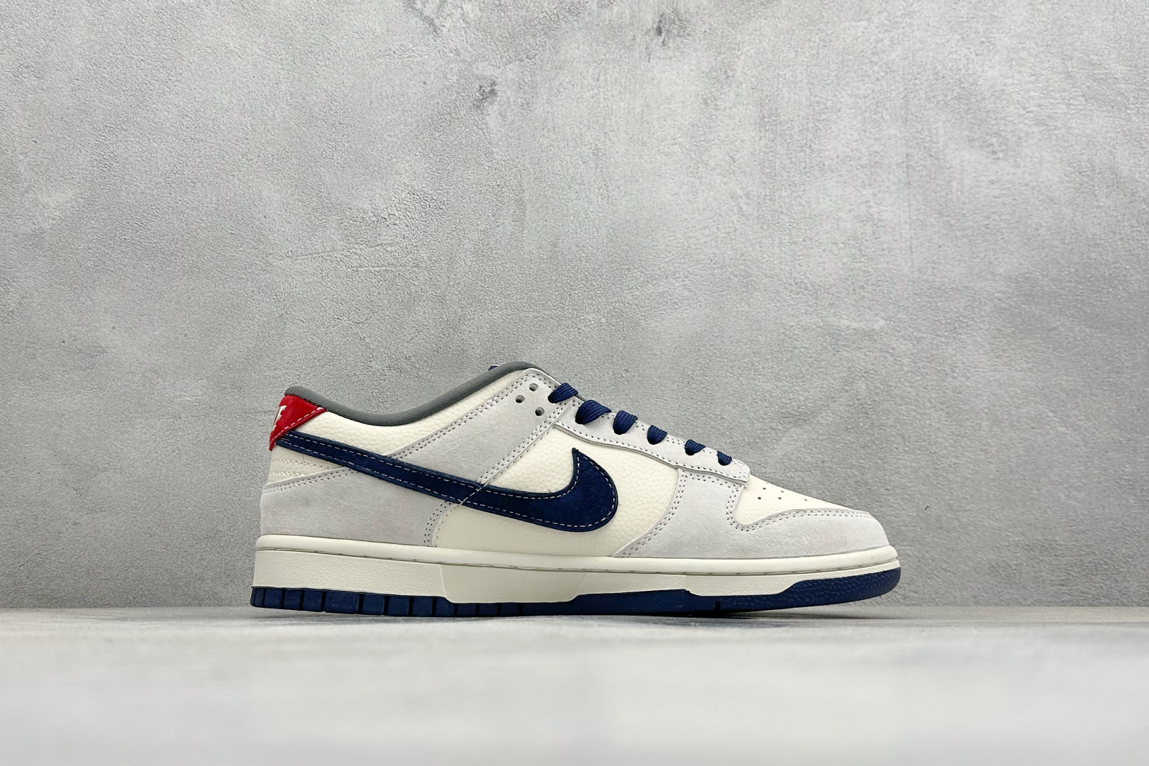 Nike SB Dunk Low RETRO 马年限定 高端定制 低帮休闲板鞋 MN1688-112 Nike SB Dunk Low RETRO 马年限定 高端定制 低帮休闲板鞋 MN1688-112