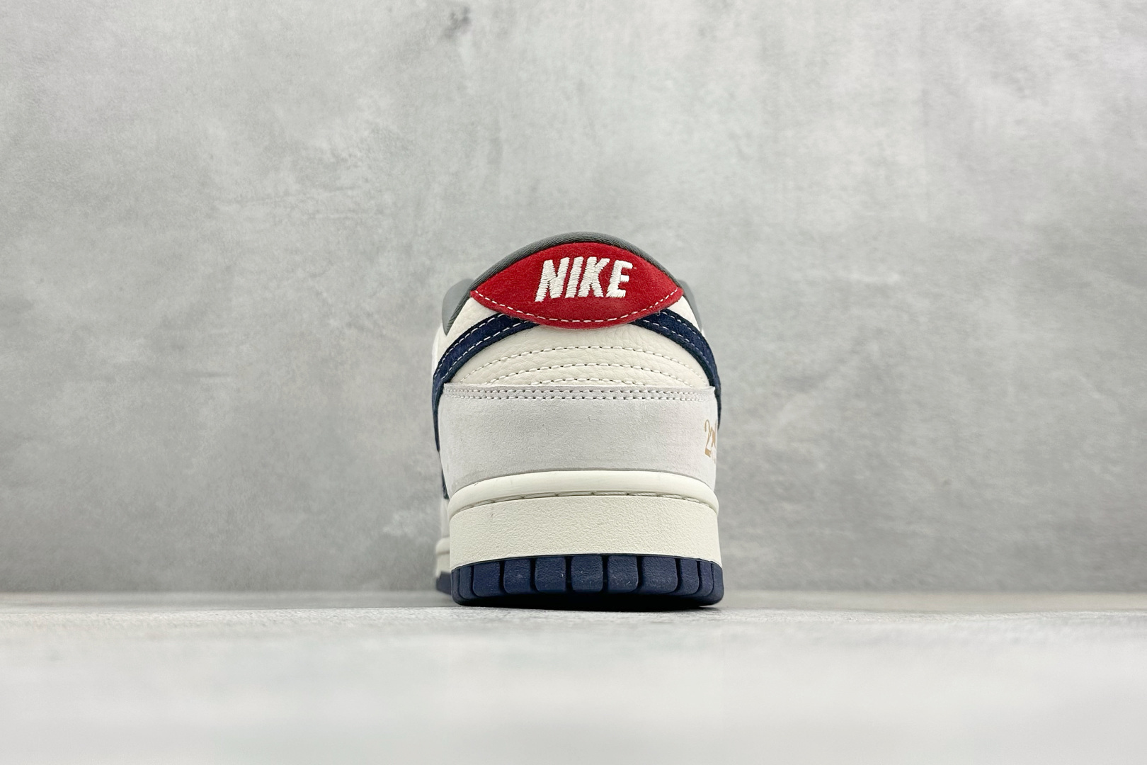 Nike SB Dunk Low RETRO 马年限定 高端定制 低帮休闲板鞋 MN1688-112 Nike SB Dunk Low RETRO 马年限定 高端定制 低帮休闲板鞋 MN1688-112