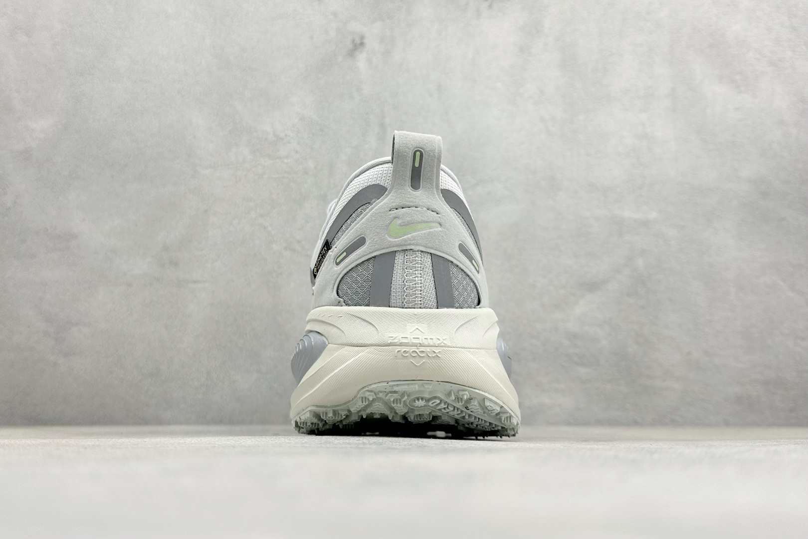 NK Vomero 18 GTX 舒适百搭网面透气休闲跑步鞋 HQ7001-003-Top High Quatity Cheap Sneakers Fashion Clothing Clothes Bags handbags Shoes of all Brand wholesale With The best Quality And Beautiful Price from China Factory Chinese suppliers wholesaler seller NK Vomero 18 GTX 舒适百搭网面透气休闲跑步鞋 HQ7001-003