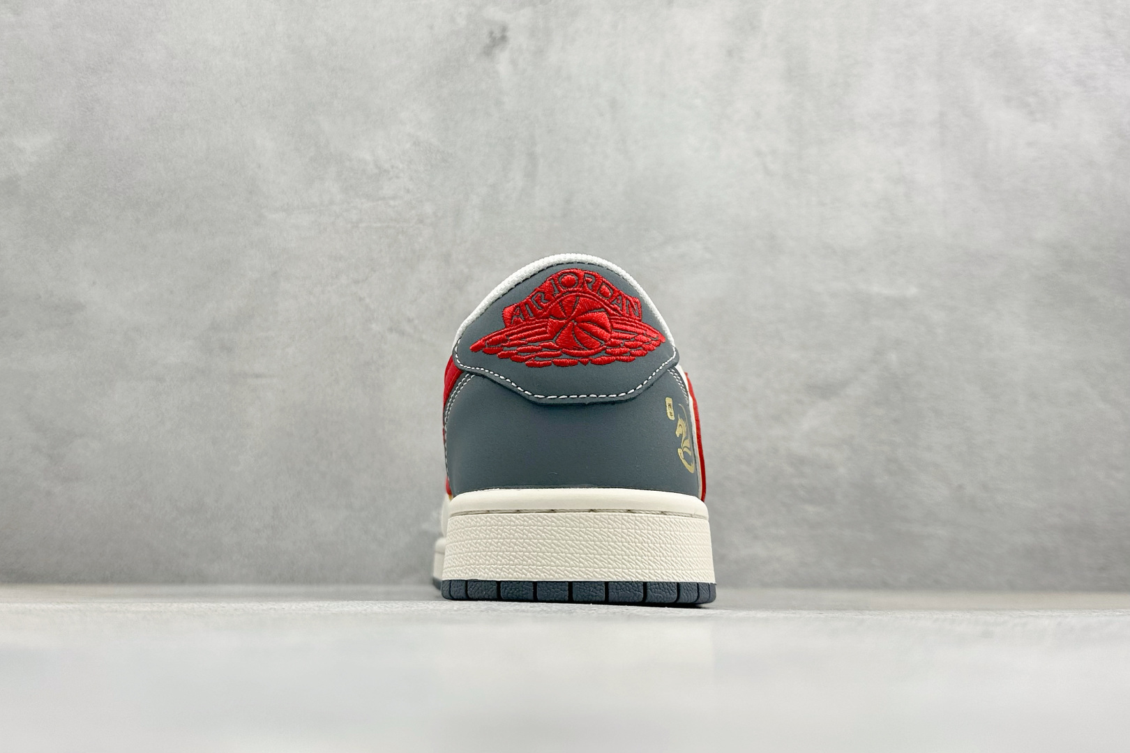 Air Jordan 1 Low AJ1 乔1 马年限定 高端定制 倒钩低帮复古篮球鞋 JJ2508-104-Top High Quatity Cheap Sneakers Fashion Clothing Clothes Bags handbags Shoes of all Brand wholesale With The best Quality And Beautiful Price from China Factory Chinese suppliers wholesaler seller Air Jordan 1 Low AJ1 乔1 马年限定 高端定制 倒钩低帮复古篮球鞋 JJ2508-104