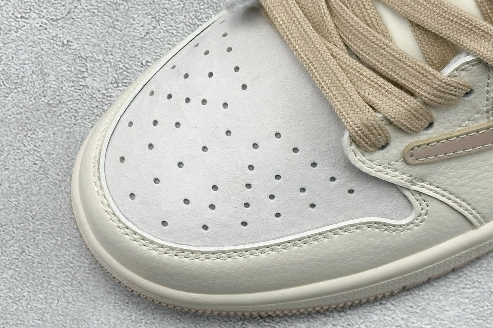 Air Jordan 1 Low AJ1 乔1 马年限定 高端定制 倒钩低帮复古篮球鞋 DX5688-005-Top High Quatity Cheap Sneakers Fashion Clothing Clothes Bags handbags Shoes of all Brand wholesale With The best Quality And Beautiful Price from China Factory Chinese suppliers wholesaler seller Air Jordan 1 Low AJ1 乔1 马年限定 高端定制 倒钩低帮复古篮球鞋 DX5688-005