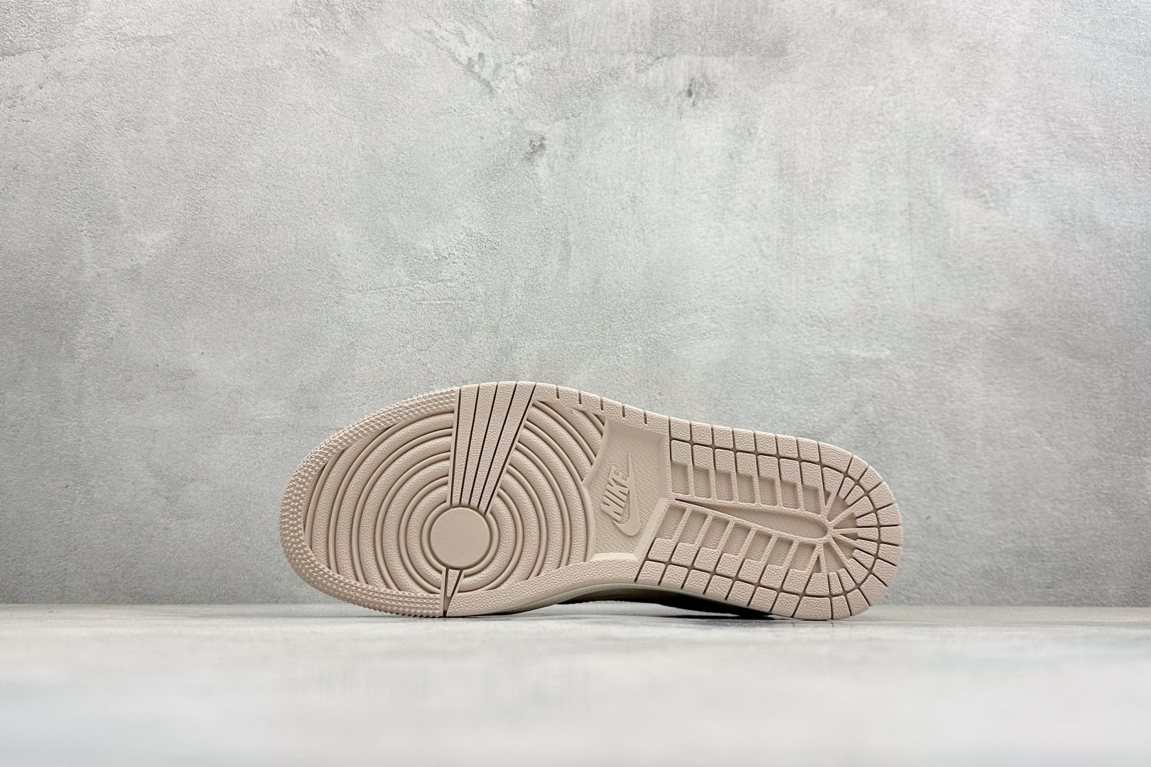 Air Jordan 1 Low AJ1 乔1 马年限定 高端定制 倒钩低帮复古篮球鞋 DX5688-005-Top High Quatity Cheap Sneakers Fashion Clothing Clothes Bags handbags Shoes of all Brand wholesale With The best Quality And Beautiful Price from China Factory Chinese suppliers wholesaler seller Air Jordan 1 Low AJ1 乔1 马年限定 高端定制 倒钩低帮复古篮球鞋 DX5688-005