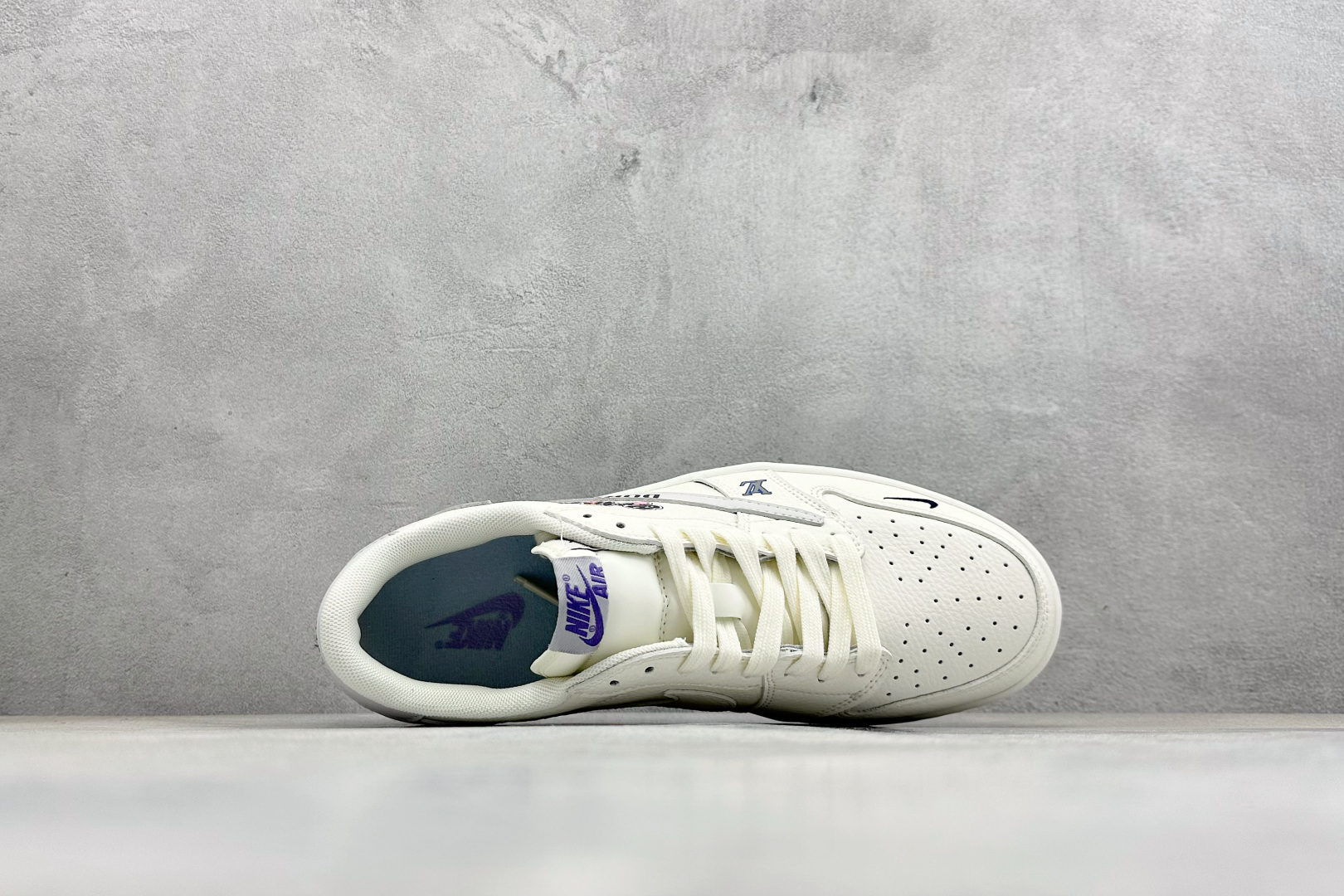 280 Air Jordan 1 Low AJ1 乔1 多啦A梦 倒钩高端定制 低帮复古篮球鞋 DZ2688-004-Chinese UA Cheap High Quatity Brand Clothes Bags handbags Sneakers wholesale wholesaler seller from China Factory suppliers Fashion Clothing Shoes best Quality Beautiful Price 280 Air Jordan 1 Low AJ1 乔1 多啦A梦 倒钩高端定制 低帮复古篮球鞋 DZ2688-004