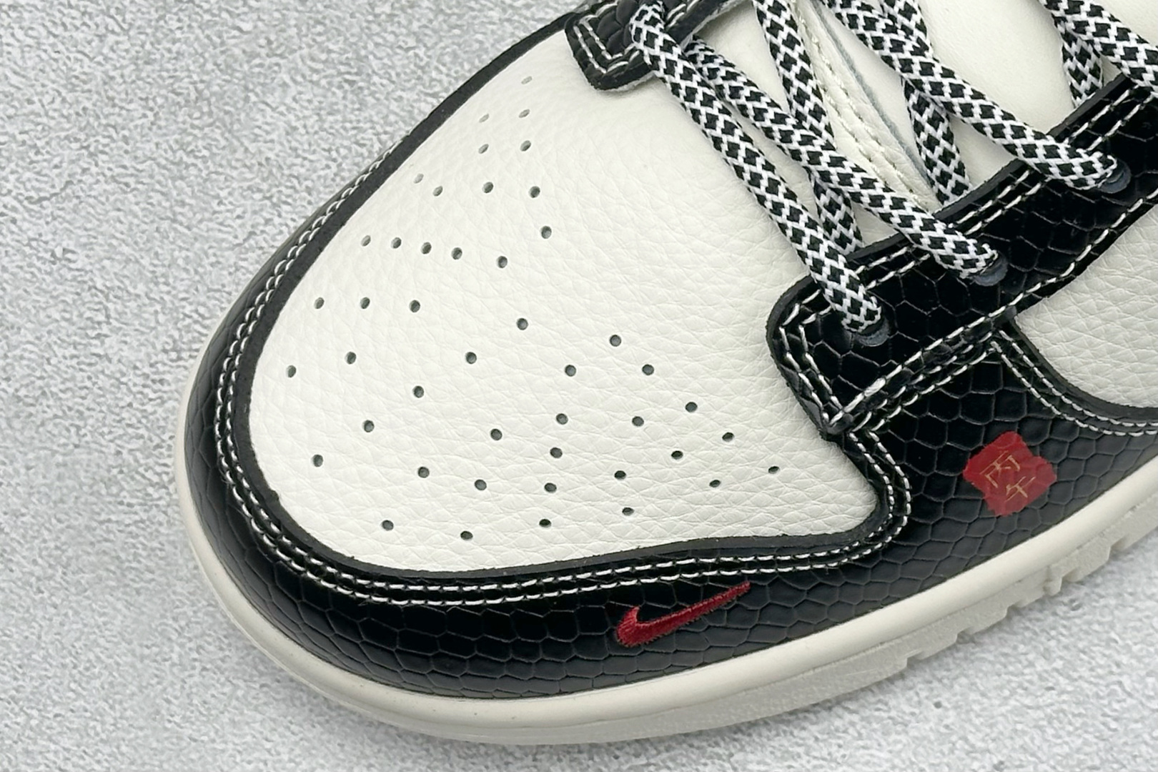 260 Nike Dunk Low Retro 马年限定 周年高端定制 低帮休闲板鞋 YX5066-C92-Chinese UA Cheap High Quatity Brand Clothes Bags handbags Sneakers wholesale wholesaler seller from China Factory suppliers Fashion Clothing Shoes best Quality Beautiful Price 260 Nike Dunk Low Retro 马年限定 周年高端定制 低帮休闲板鞋 YX5066-C92