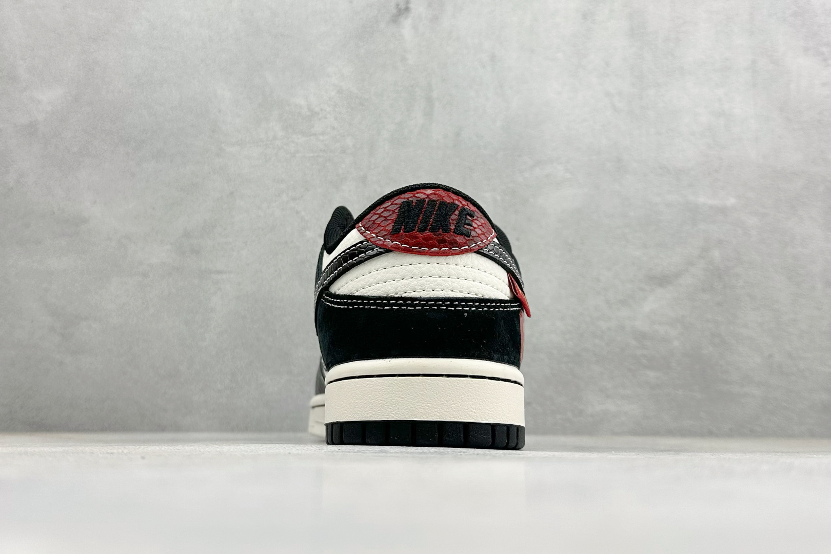 260 Nike Dunk Low Retro 马年限定 周年高端定制 低帮休闲板鞋 YX5066-C92-Chinese UA Cheap High Quatity Brand Clothes Bags handbags Sneakers wholesale wholesaler seller from China Factory suppliers Fashion Clothing Shoes best Quality Beautiful Price 260 Nike Dunk Low Retro 马年限定 周年高端定制 低帮休闲板鞋 YX5066-C92