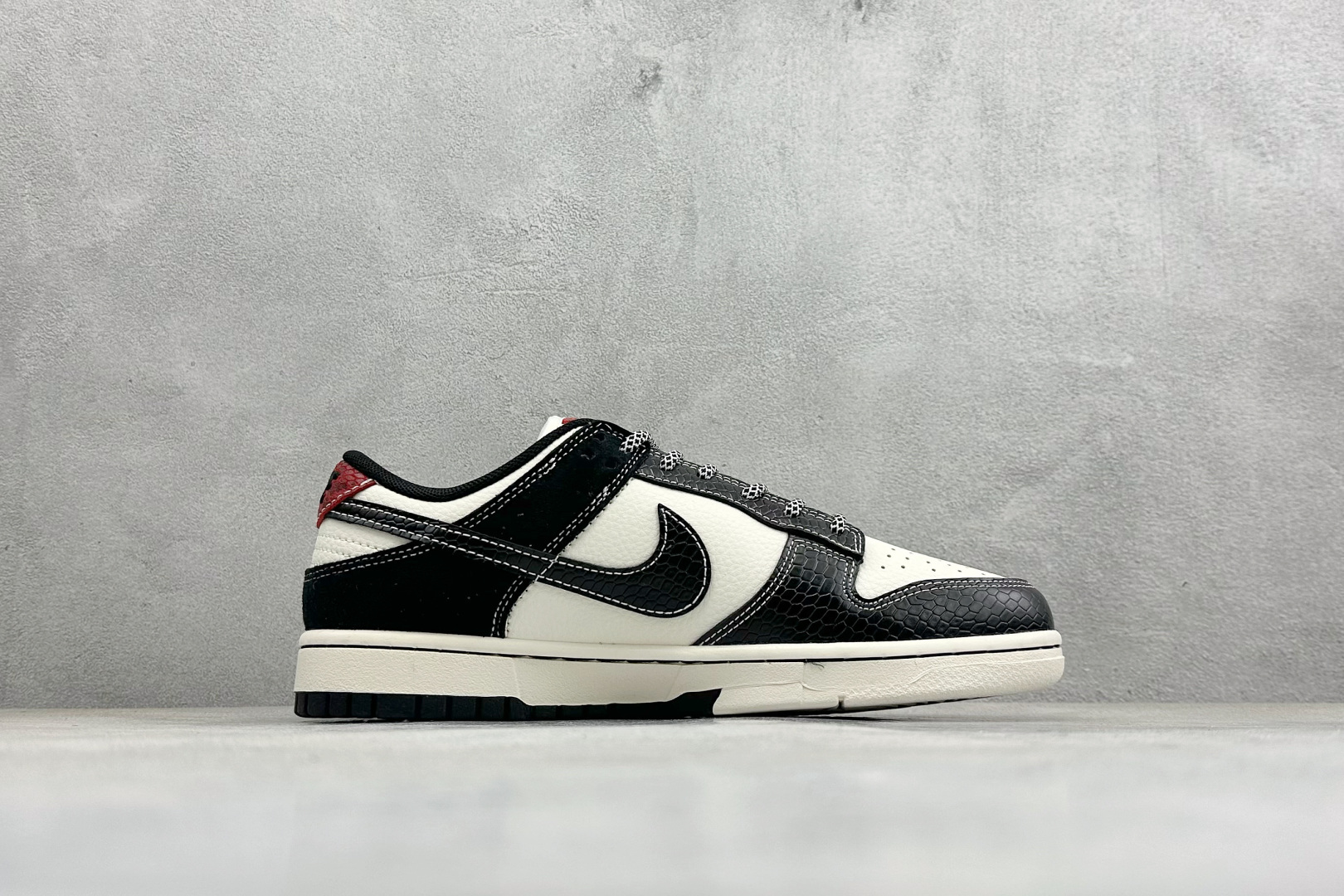 260 Nike Dunk Low Retro 马年限定 周年高端定制 低帮休闲板鞋 YX5066-C92-Chinese UA Cheap High Quatity Brand Clothes Bags handbags Sneakers wholesale wholesaler seller from China Factory suppliers Fashion Clothing Shoes best Quality Beautiful Price 260 Nike Dunk Low Retro 马年限定 周年高端定制 低帮休闲板鞋 YX5066-C92