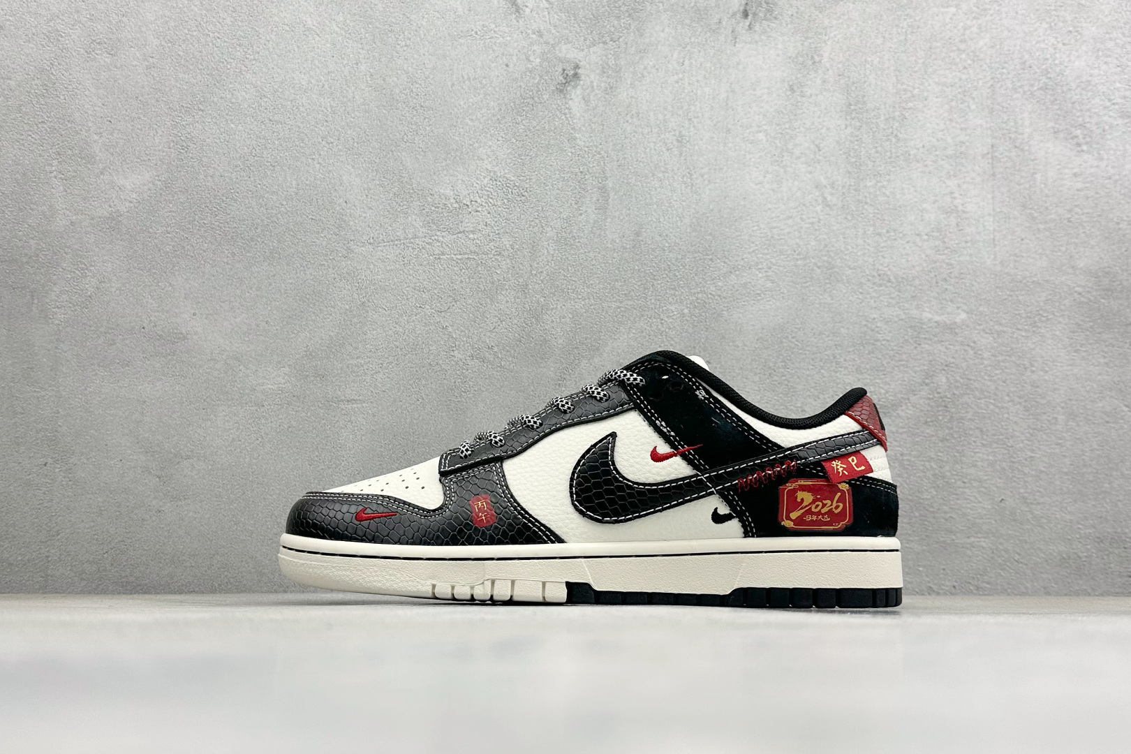 260 Nike Dunk Low Retro 马年限定 周年高端定制 低帮休闲板鞋 YX5066-C92-Chinese UA Cheap High Quatity Brand Clothes Bags handbags Sneakers wholesale wholesaler seller from China Factory suppliers Fashion Clothing Shoes best Quality Beautiful Price 260 Nike Dunk Low Retro 马年限定 周年高端定制 低帮休闲板鞋 YX5066-C92