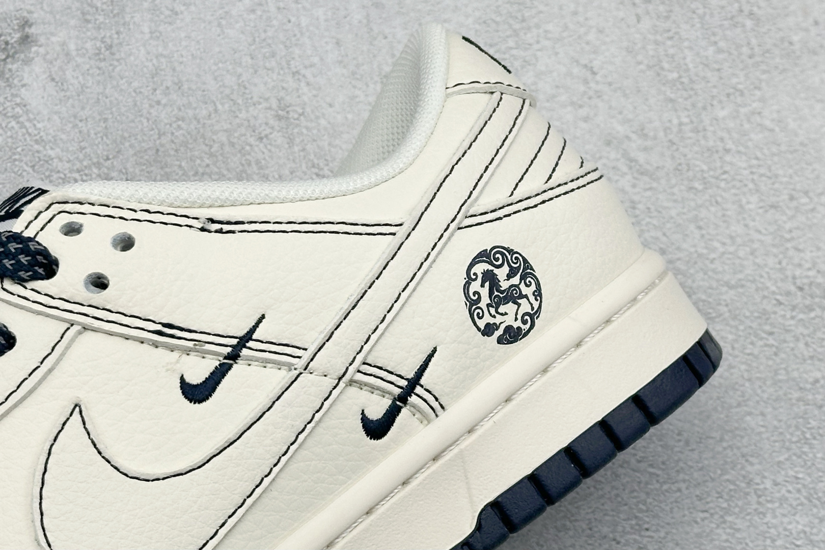 Nike Dunk Low Retro 马年限定 周年高端定制 低帮休闲板鞋 JY6988-134-Top High Quatity Cheap Sneakers Fashion Clothing Clothes Bags handbags Shoes of all Brand wholesale With The best Quality And Beautiful Price from China Factory Chinese suppliers wholesaler seller Nike Dunk Low Retro 马年限定 周年高端定制 低帮休闲板鞋 JY6988-134