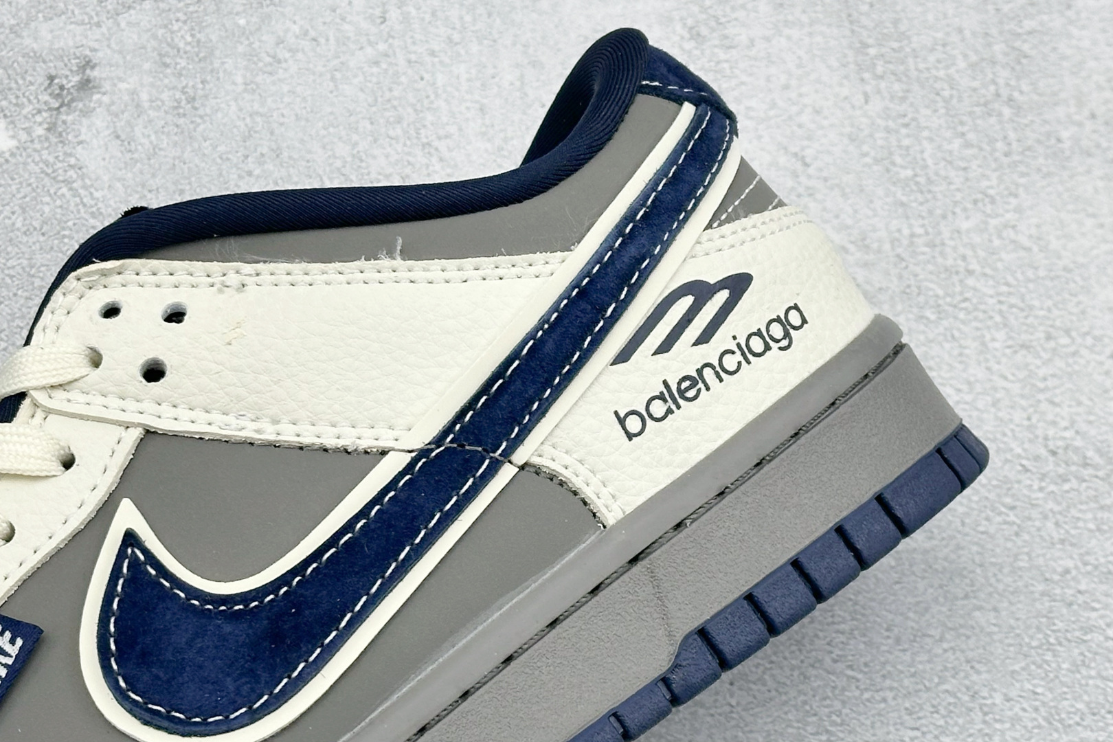 Nike SB Dunk Low“巴黎世家联名限定------白灰蓝猪八” 米白 雾霾灰 深海蓝的复古配色 TX1688-020-Top High Quatity Cheap Sneakers Fashion Clothing Clothes Bags handbags Shoes of all Brand wholesale With The best Quality And Beautiful Price from China Factory Chinese suppliers wholesaler seller Nike SB Dunk Low“巴黎世家联名限定------白灰蓝猪八” 米白 雾霾灰 深海蓝的复古配色 TX1688-020