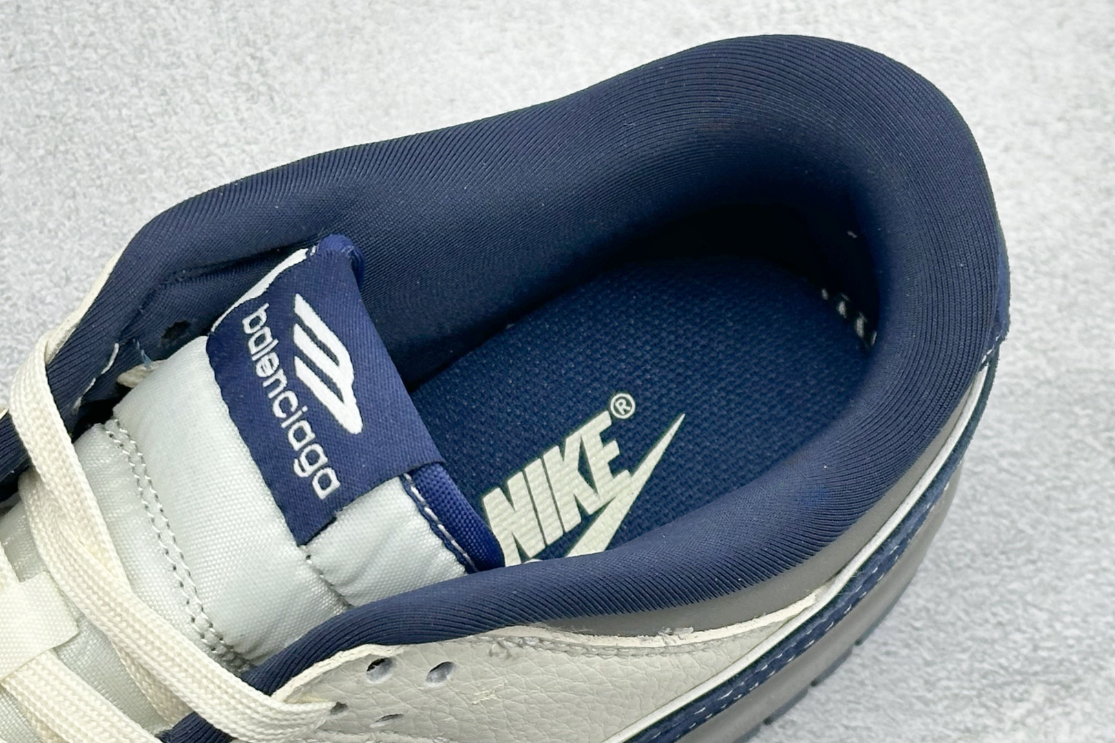 Nike SB Dunk Low“巴黎世家联名限定------白灰蓝猪八” 米白 雾霾灰 深海蓝的复古配色 TX1688-020-Top High Quatity Cheap Sneakers Fashion Clothing Clothes Bags handbags Shoes of all Brand wholesale With The best Quality And Beautiful Price from China Factory Chinese suppliers wholesaler seller Nike SB Dunk Low“巴黎世家联名限定------白灰蓝猪八” 米白 雾霾灰 深海蓝的复古配色 TX1688-020