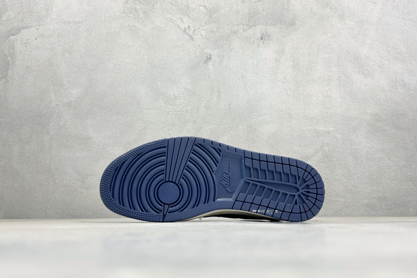 Air Jordan 1 Low AJ1 乔1 马年限定 高端定制 倒钩低帮复古篮球鞋 J2508-102 Air Jordan 1 Low AJ1 乔1 马年限定 高端定制 倒钩低帮复古篮球鞋 J2508-102