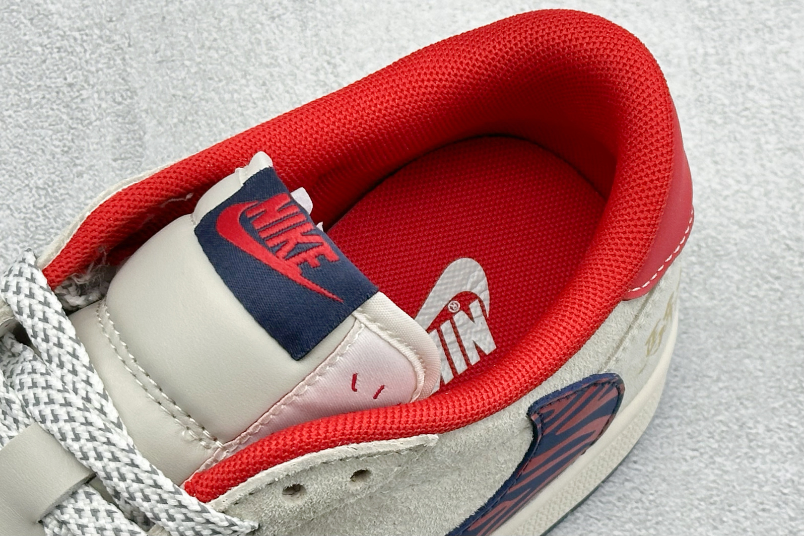Air Jordan 1 Low AJ1 乔1 马年限定 高端定制 倒钩低帮复古篮球鞋 J2508-102 Air Jordan 1 Low AJ1 乔1 马年限定 高端定制 倒钩低帮复古篮球鞋 J2508-102