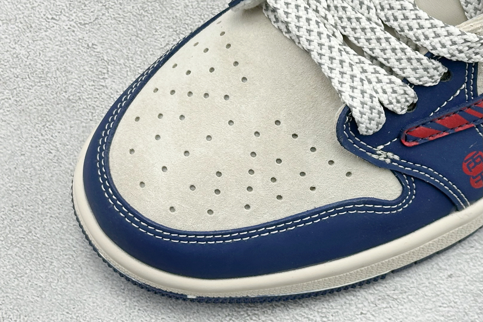 Air Jordan 1 Low AJ1 乔1 马年限定 高端定制 倒钩低帮复古篮球鞋 J2508-102 Air Jordan 1 Low AJ1 乔1 马年限定 高端定制 倒钩低帮复古篮球鞋 J2508-102