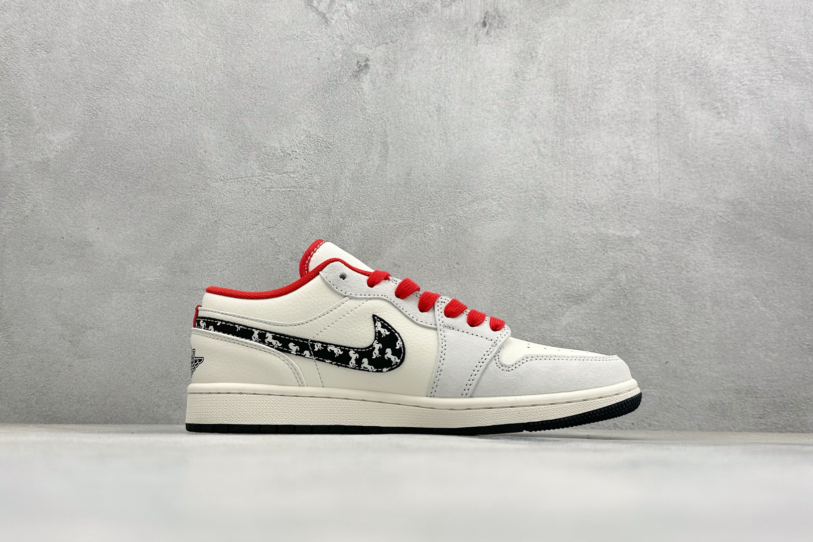 Air Jordan 1 Low AJ1 乔1 马年限定 高端定制 低帮复古篮球鞋 LX1988-825-Top High Quatity Cheap Sneakers Fashion Clothing Clothes Bags handbags Shoes of all Brand wholesale With The best Quality And Beautiful Price from China Factory Chinese suppliers wholesaler seller Air Jordan 1 Low AJ1 乔1 马年限定 高端定制 低帮复古篮球鞋 LX1988-825