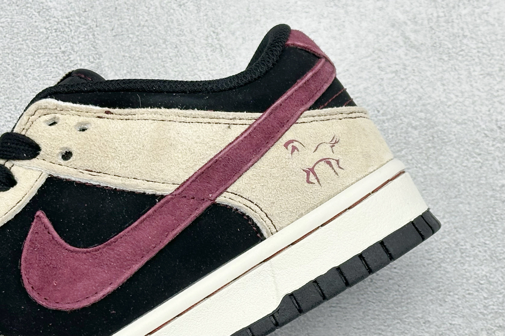 SC版Nike SB Dunk Low 马年限定 沙墨玫紫 高端定制 低帮休闲板鞋 SG6688-008 SC版Nike SB Dunk Low 马年限定 沙墨玫紫 高端定制 低帮休闲板鞋 SG6688-008
