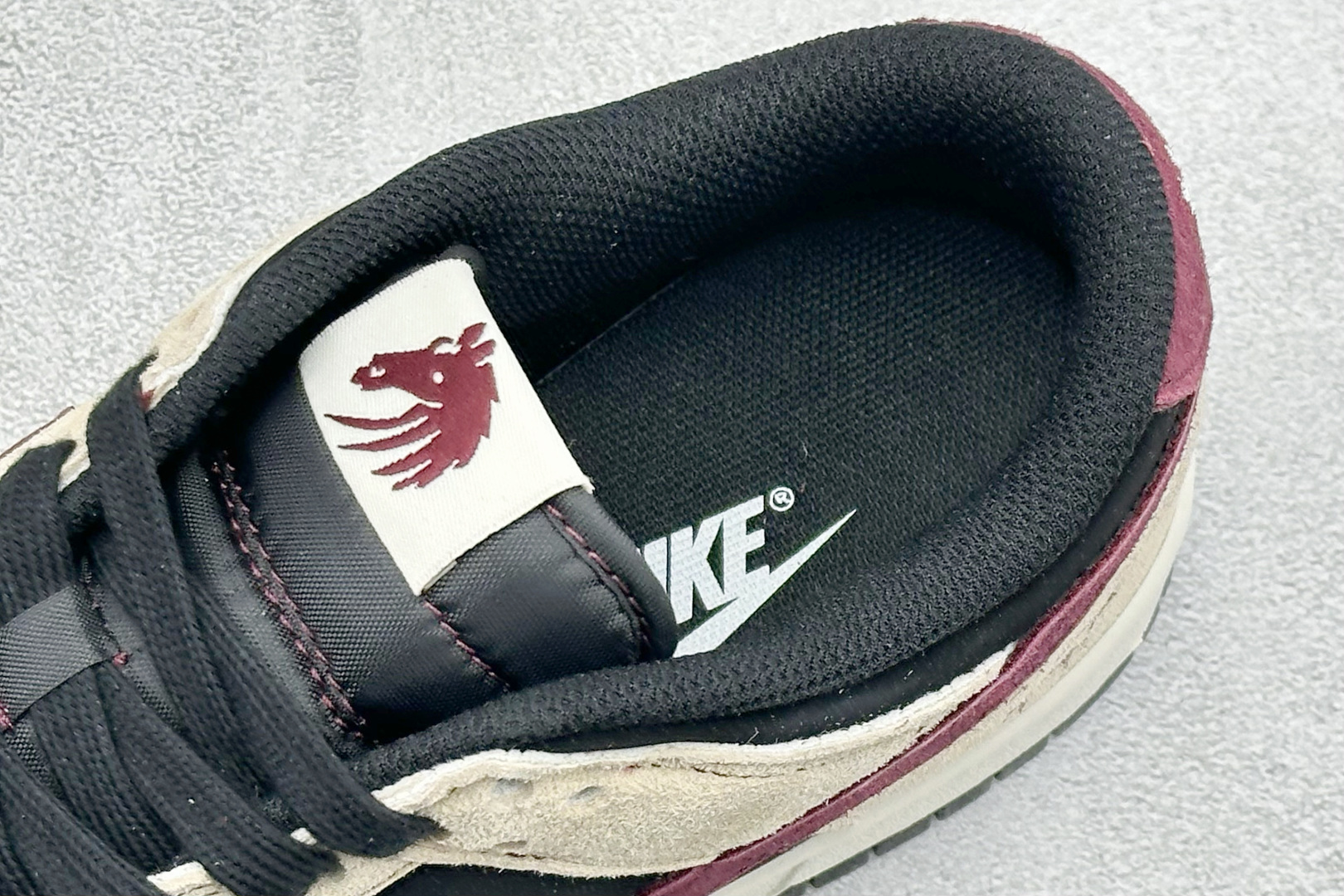 SC版Nike SB Dunk Low 马年限定 沙墨玫紫 高端定制 低帮休闲板鞋 SG6688-008 SC版Nike SB Dunk Low 马年限定 沙墨玫紫 高端定制 低帮休闲板鞋 SG6688-008