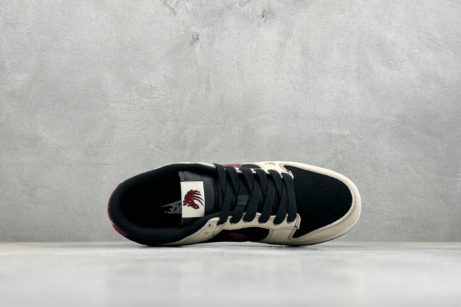 SC版Nike SB Dunk Low 马年限定 沙墨玫紫 高端定制 低帮休闲板鞋 SG6688-008 SC版Nike SB Dunk Low 马年限定 沙墨玫紫 高端定制 低帮休闲板鞋 SG6688-008