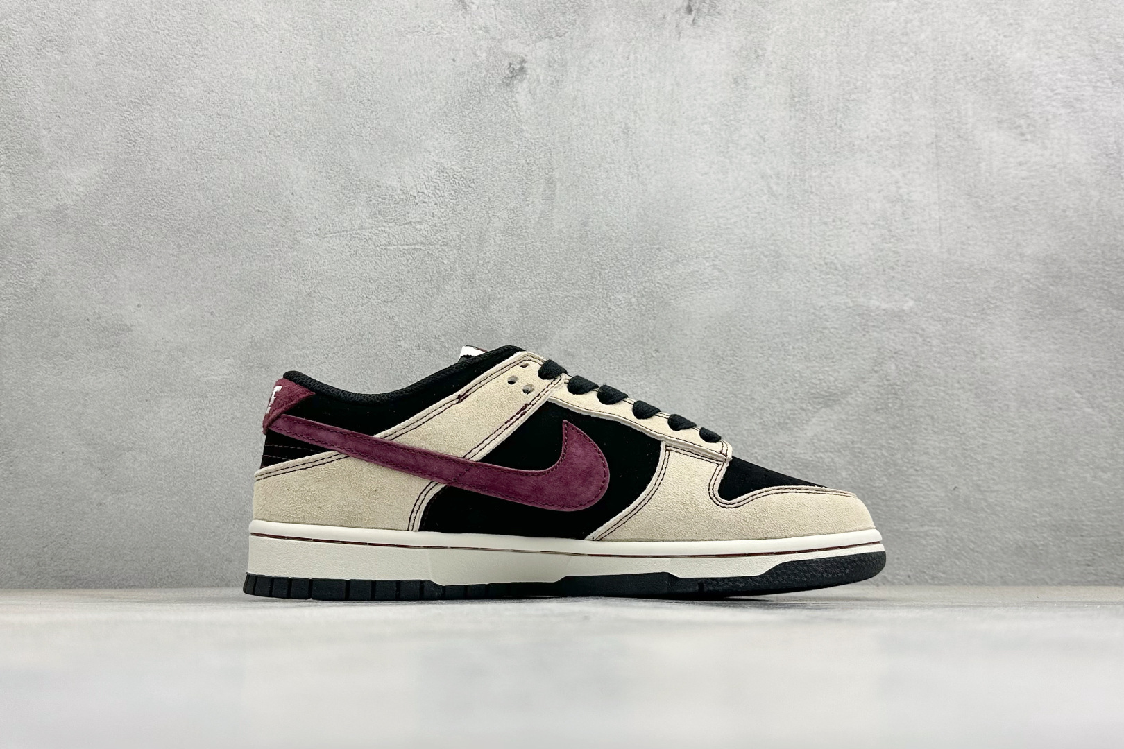 SC版Nike SB Dunk Low 马年限定 沙墨玫紫 高端定制 低帮休闲板鞋 SG6688-008 SC版Nike SB Dunk Low 马年限定 沙墨玫紫 高端定制 低帮休闲板鞋 SG6688-008