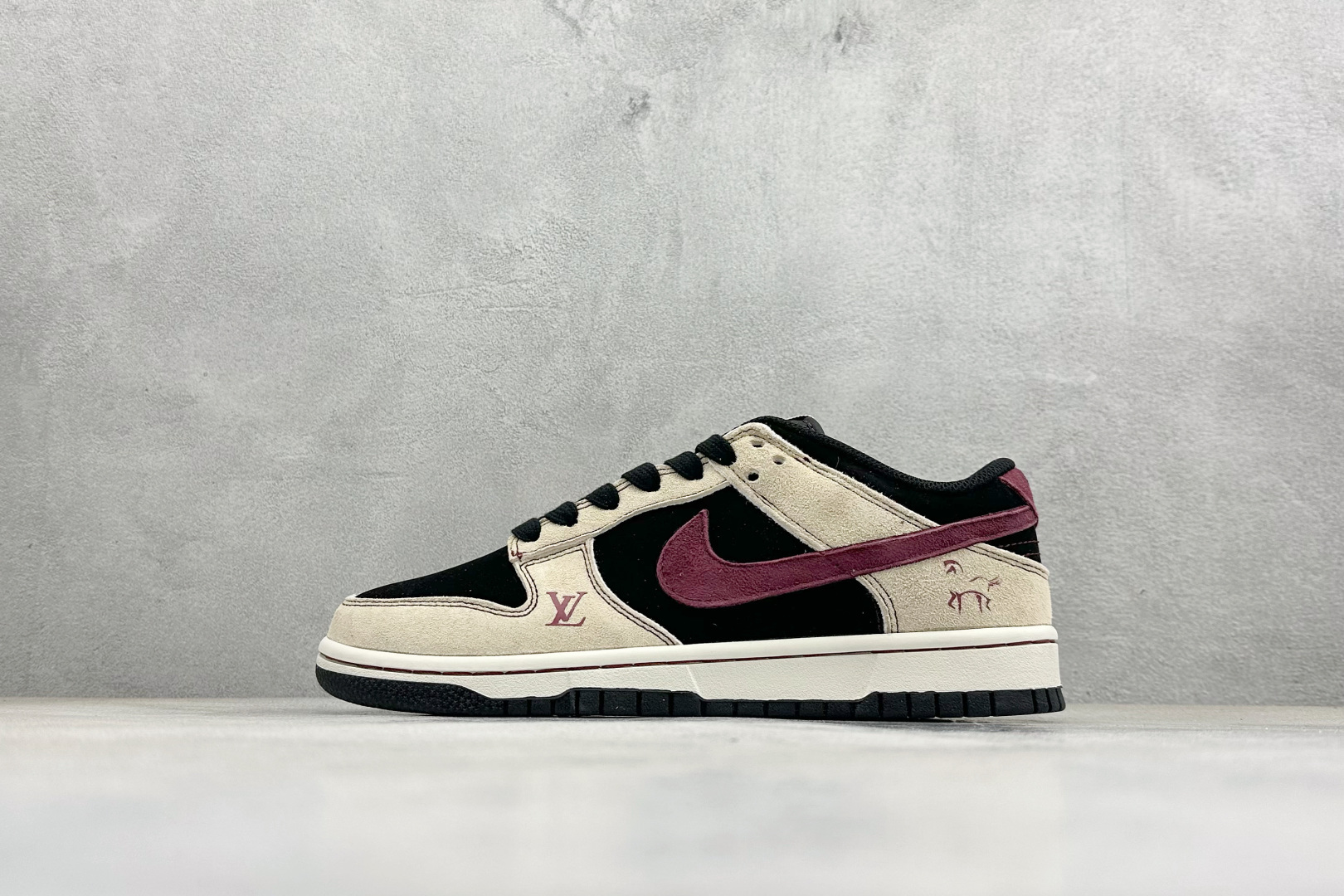 SC版Nike SB Dunk Low 马年限定 沙墨玫紫 高端定制 低帮休闲板鞋 SG6688-008 SC版Nike SB Dunk Low 马年限定 沙墨玫紫 高端定制 低帮休闲板鞋 SG6688-008