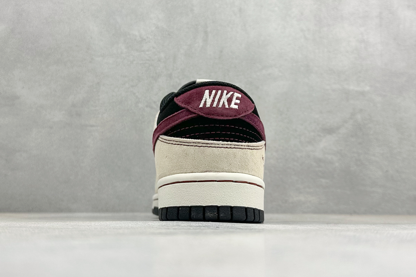 SC版Nike SB Dunk Low 马年限定 沙墨玫紫 高端定制 低帮休闲板鞋 SG6688-008 SC版Nike SB Dunk Low 马年限定 沙墨玫紫 高端定制 低帮休闲板鞋 SG6688-008