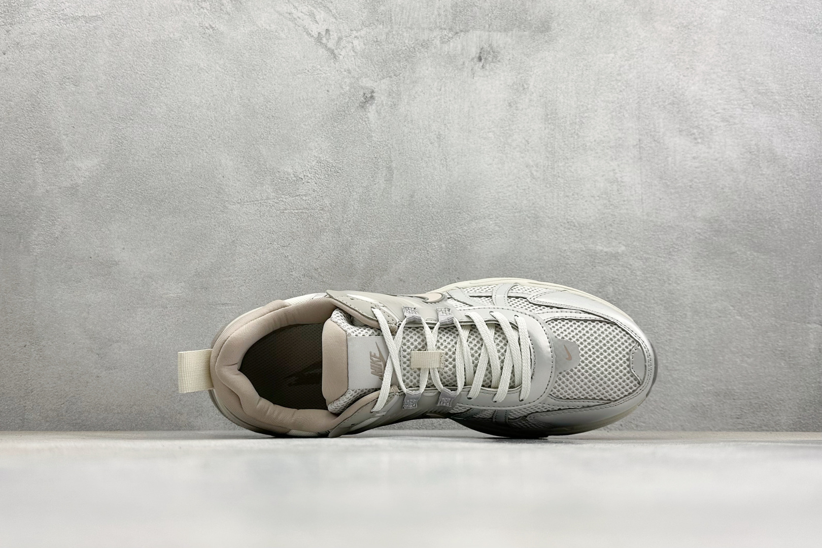 Nike V2K Run 减震防滑复古低帮跑步鞋 FD0736-011