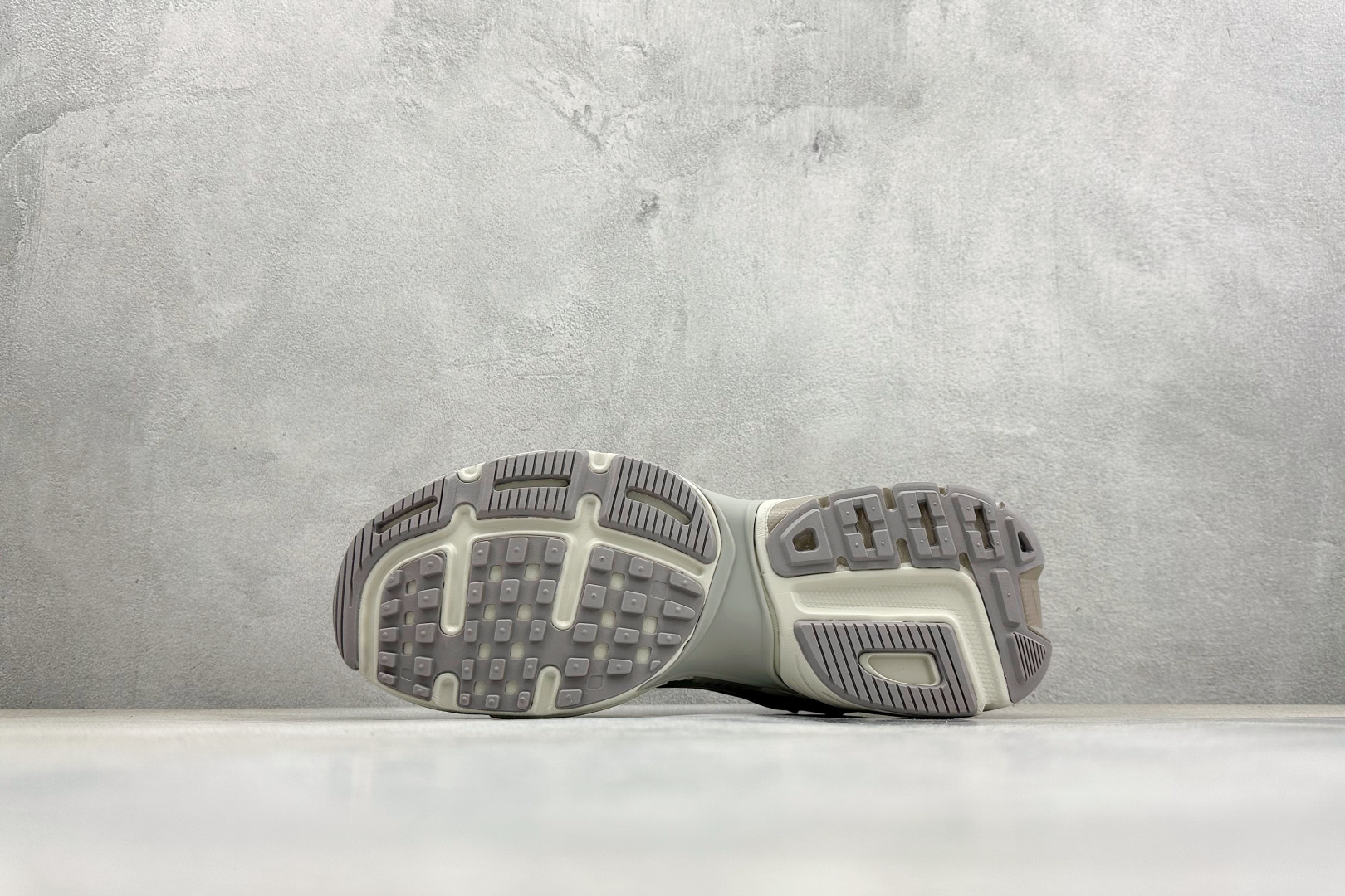 Nike V2K Run 减震防滑复古低帮跑步鞋 FD0736-011