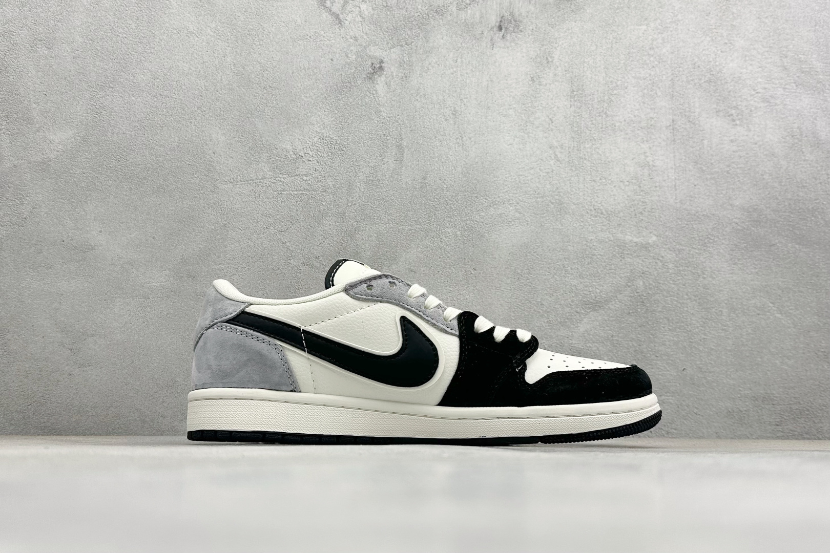 Air Jordan 1 Low AJ1 乔1三方联名 黑白灰撞色 高端定制 低帮复古篮球鞋 JW1188-172-Top High Quatity Cheap Sneakers Fashion Clothing Clothes Bags handbags Shoes of all Brand wholesale With The best Quality And Beautiful Price from China Factory Chinese suppliers wholesaler seller Air Jordan 1 Low AJ1 乔1三方联名 黑白灰撞色 高端定制 低帮复古篮球鞋 JW1188-172
