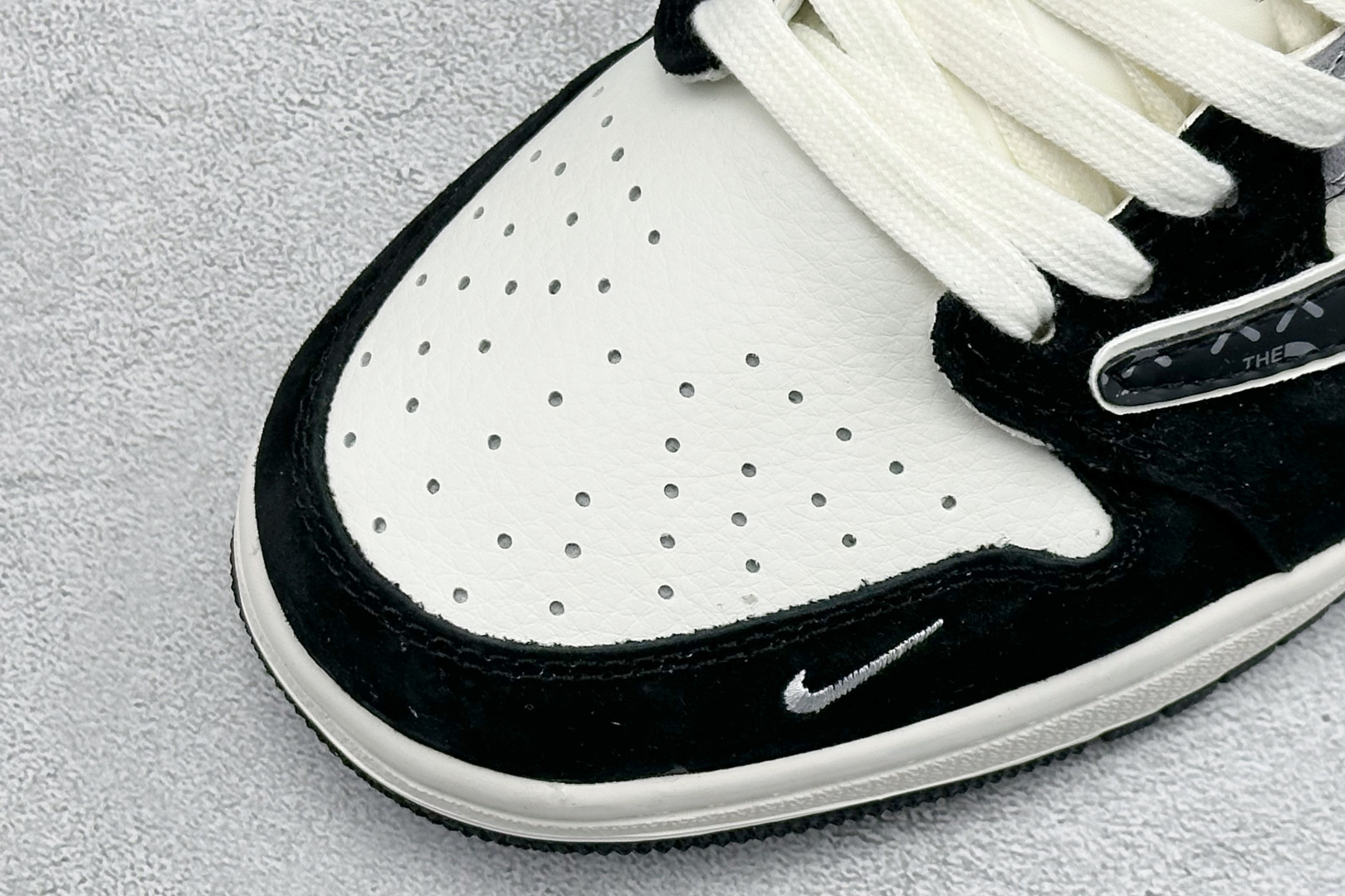 Air Jordan 1 Low AJ1 乔1三方联名 黑白灰撞色 高端定制 低帮复古篮球鞋 JW1188-172-Top High Quatity Cheap Sneakers Fashion Clothing Clothes Bags handbags Shoes of all Brand wholesale With The best Quality And Beautiful Price from China Factory Chinese suppliers wholesaler seller Air Jordan 1 Low AJ1 乔1三方联名 黑白灰撞色 高端定制 低帮复古篮球鞋 JW1188-172
