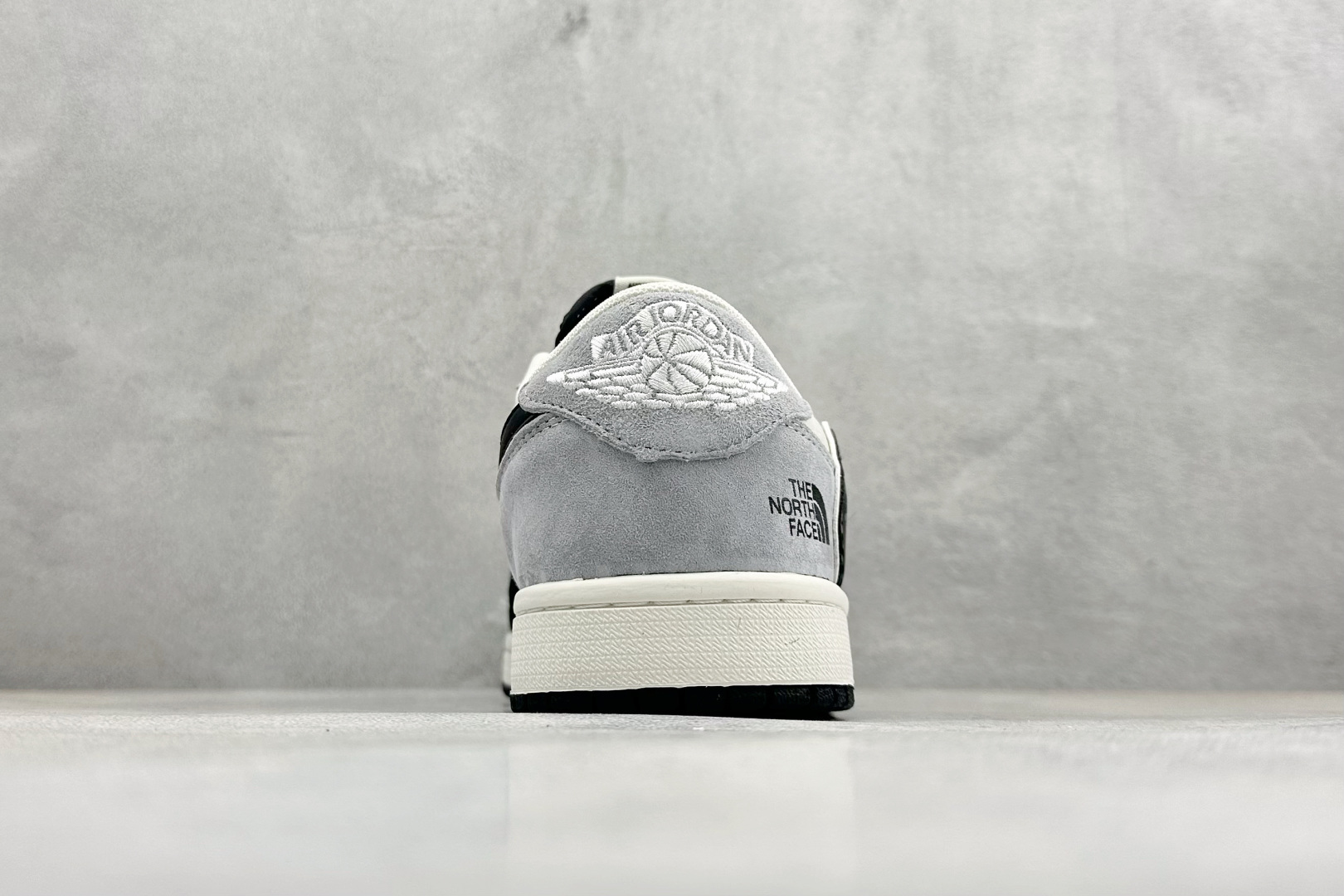 Air Jordan 1 Low AJ1 乔1三方联名 黑白灰撞色 高端定制 低帮复古篮球鞋 JW1188-172-Top High Quatity Cheap Sneakers Fashion Clothing Clothes Bags handbags Shoes of all Brand wholesale With The best Quality And Beautiful Price from China Factory Chinese suppliers wholesaler seller Air Jordan 1 Low AJ1 乔1三方联名 黑白灰撞色 高端定制 低帮复古篮球鞋 JW1188-172