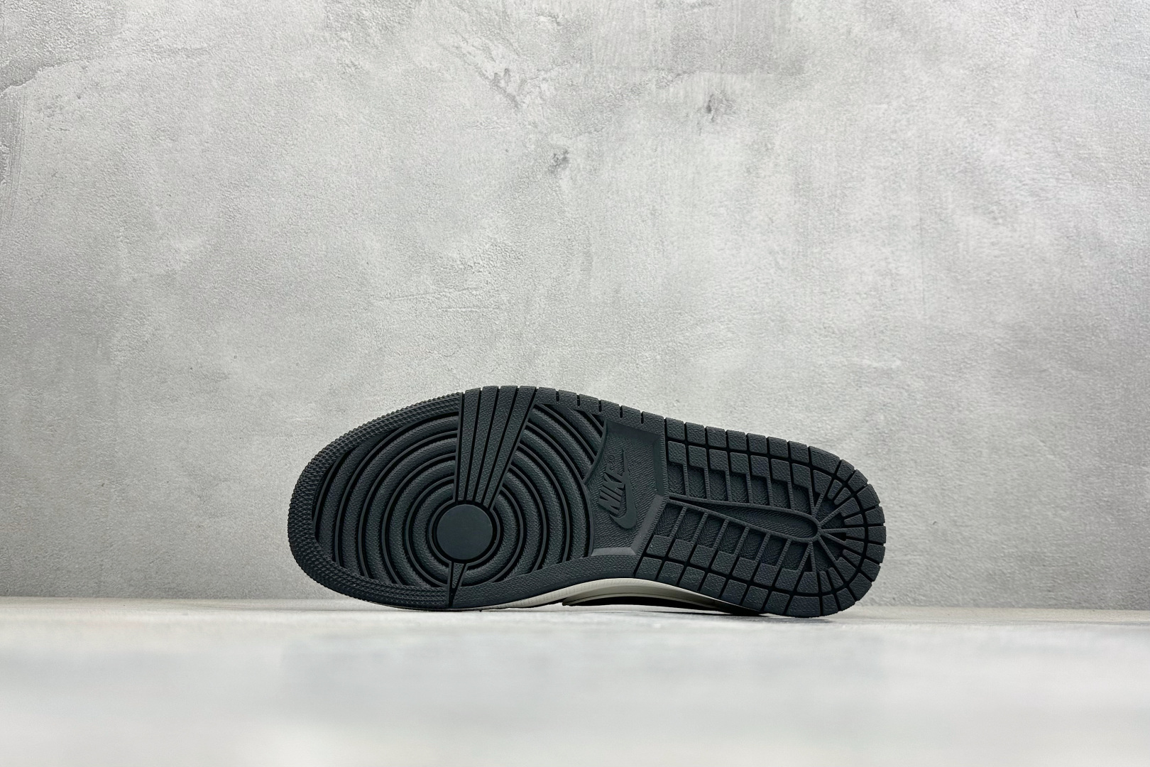 Air Jordan 1 Low AJ1 乔1三方联名 黑白灰撞色 高端定制 低帮复古篮球鞋 JW1188-172-Top High Quatity Cheap Sneakers Fashion Clothing Clothes Bags handbags Shoes of all Brand wholesale With The best Quality And Beautiful Price from China Factory Chinese suppliers wholesaler seller Air Jordan 1 Low AJ1 乔1三方联名 黑白灰撞色 高端定制 低帮复古篮球鞋 JW1188-172