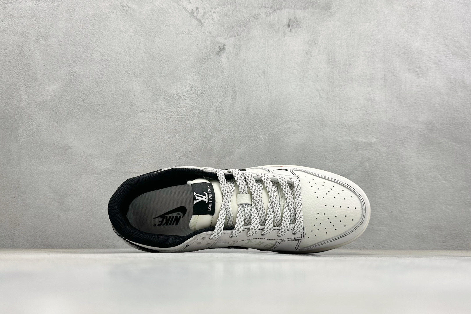 Nike Dunk Low x Louis Vuitton 联名定制款 YX5066-390-Top High Quatity Cheap Sneakers Fashion Clothing Clothes Bags handbags Shoes of all Brand wholesale With The best Quality And Beautiful Price from China Factory Chinese suppliers wholesaler seller Nike Dunk Low x Louis Vuitton 联名定制款 YX5066-390