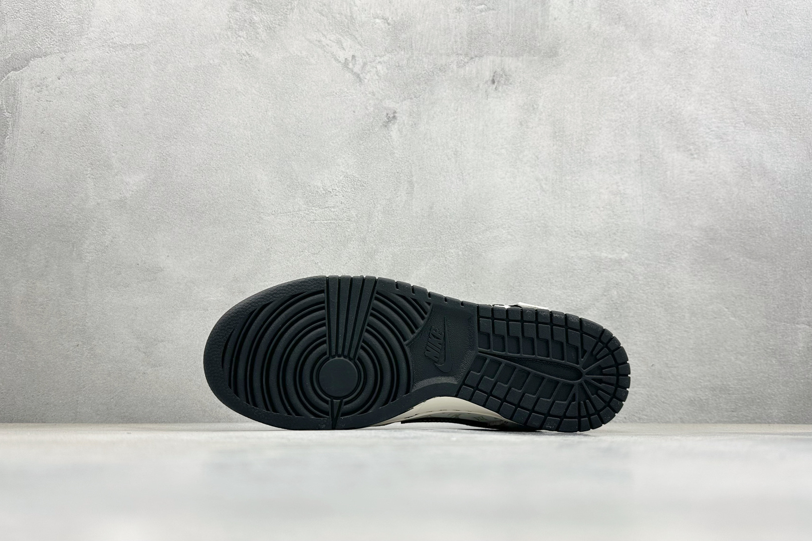 Nike Dunk Low x Louis Vuitton 联名定制款 YX5066-390-Top High Quatity Cheap Sneakers Fashion Clothing Clothes Bags handbags Shoes of all Brand wholesale With The best Quality And Beautiful Price from China Factory Chinese suppliers wholesaler seller Nike Dunk Low x Louis Vuitton 联名定制款 YX5066-390