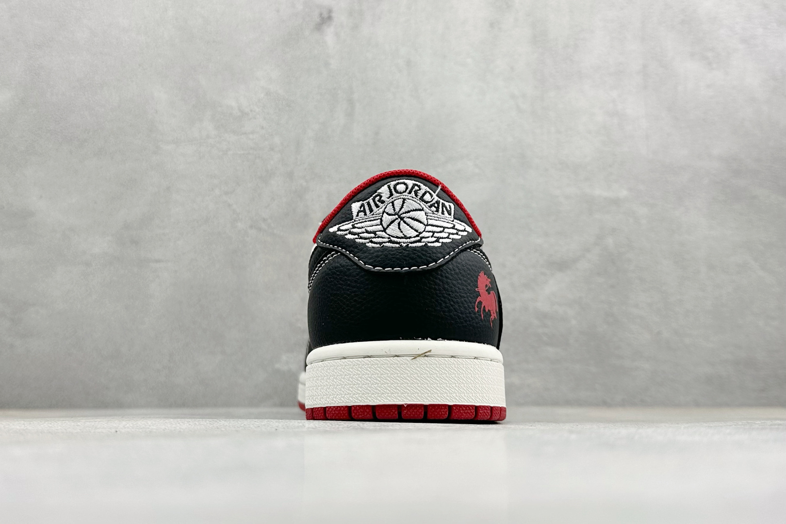 Air Jordan 1 Low AJ1 乔1 2026 马年限定 高端定制 低帮倒钩复古篮球鞋 DZ2688-109-Top High Quatity Cheap Sneakers Fashion Clothing Clothes Bags handbags Shoes of all Brand wholesale With The best Quality And Beautiful Price from China Factory Chinese suppliers wholesaler seller Air Jordan 1 Low AJ1 乔1 2026 马年限定 高端定制 低帮倒钩复古篮球鞋 DZ2688-109