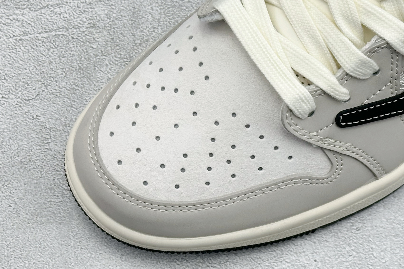 Air Jordan 1 Low AJ1 乔1 2026 马年限定 高端定制 低帮倒钩复古篮球鞋 JJ2508-107-Top High Quatity Cheap Sneakers Fashion Clothing Clothes Bags handbags Shoes of all Brand wholesale With The best Quality And Beautiful Price from China Factory Chinese suppliers wholesaler seller Air Jordan 1 Low AJ1 乔1 2026 马年限定 高端定制 低帮倒钩复古篮球鞋 JJ2508-107