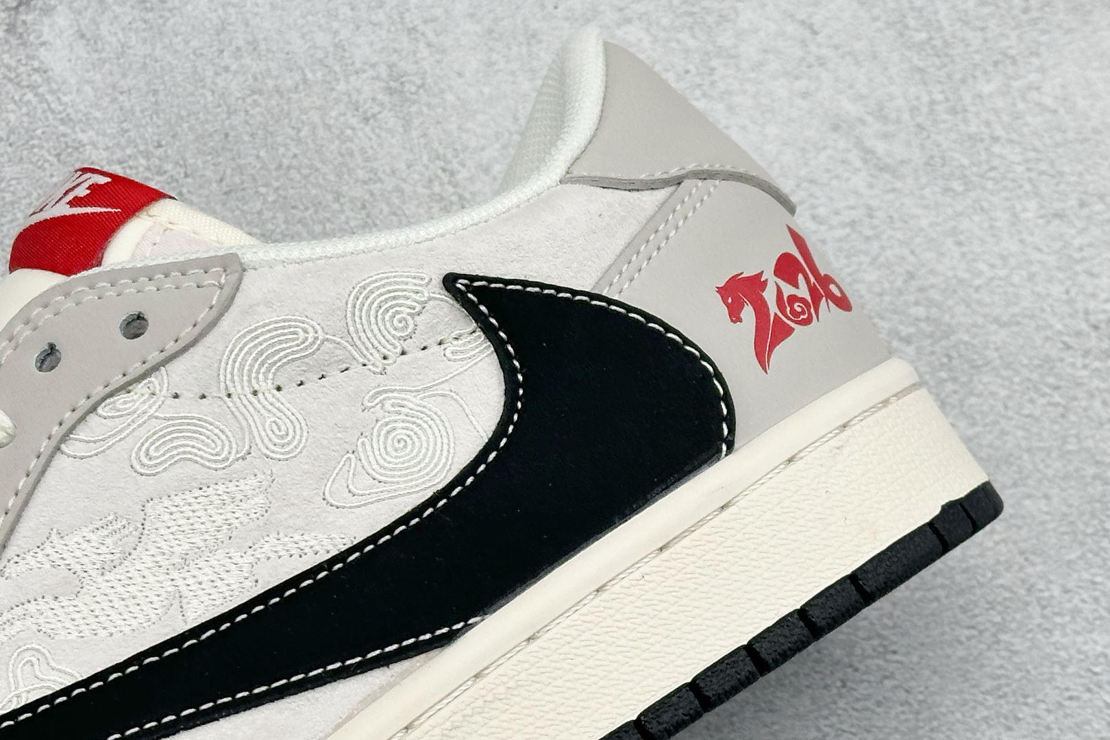 Air Jordan 1 Low AJ1 乔1 2026 马年限定 高端定制 低帮倒钩复古篮球鞋 JJ2508-107-Top High Quatity Cheap Sneakers Fashion Clothing Clothes Bags handbags Shoes of all Brand wholesale With The best Quality And Beautiful Price from China Factory Chinese suppliers wholesaler seller Air Jordan 1 Low AJ1 乔1 2026 马年限定 高端定制 低帮倒钩复古篮球鞋 JJ2508-107