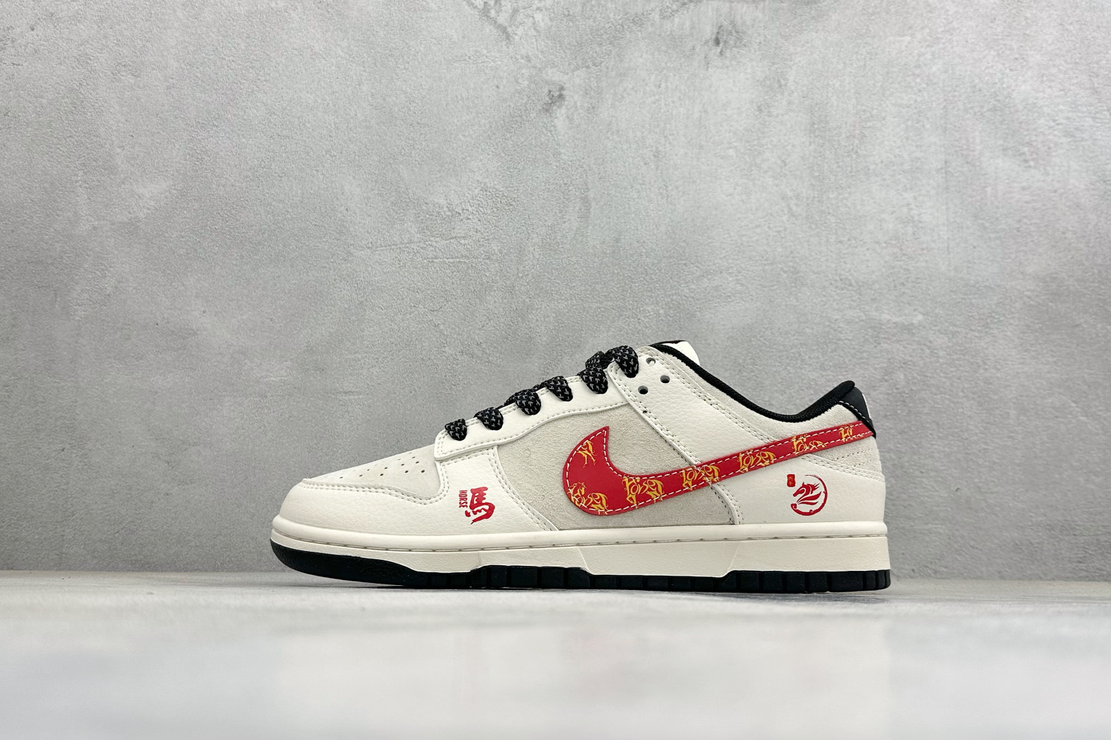 Nike Dunk Low Retro 马年限定 周年高端定制 低帮休闲板鞋 SD6868-115 Nike Dunk Low Retro 马年限定 周年高端定制 低帮休闲板鞋 SD6868-115