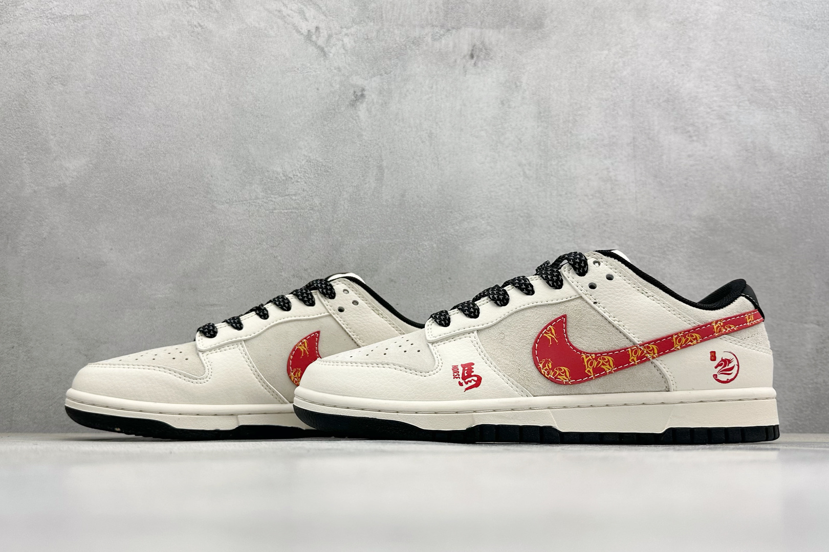 Nike Dunk Low Retro 马年限定 周年高端定制 低帮休闲板鞋 SD6868-115 Nike Dunk Low Retro 马年限定 周年高端定制 低帮休闲板鞋 SD6868-115