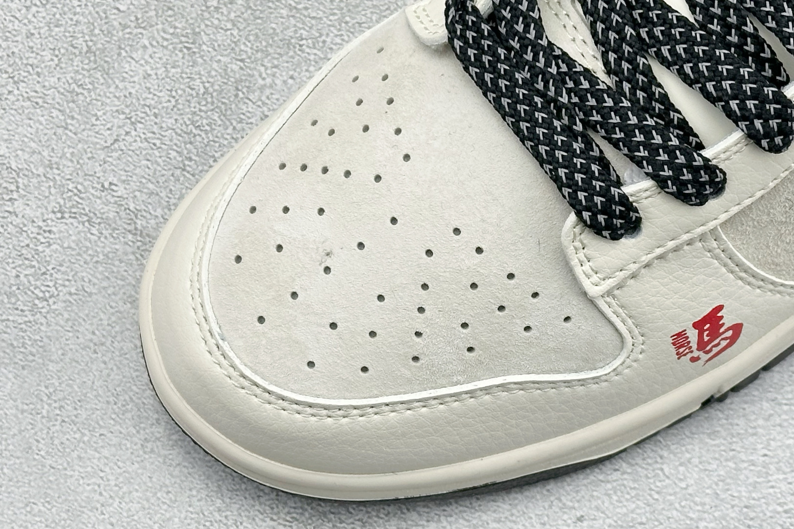 Nike Dunk Low Retro 马年限定 周年高端定制 低帮休闲板鞋 SD6868-115 Nike Dunk Low Retro 马年限定 周年高端定制 低帮休闲板鞋 SD6868-115